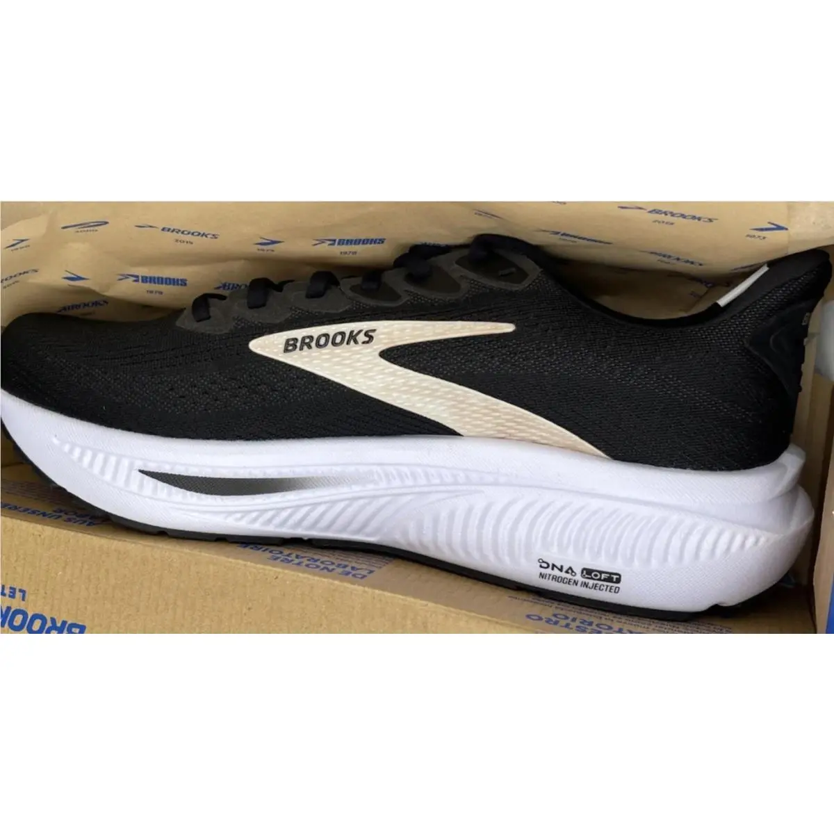 Brooks shoes - Black/ehite 5