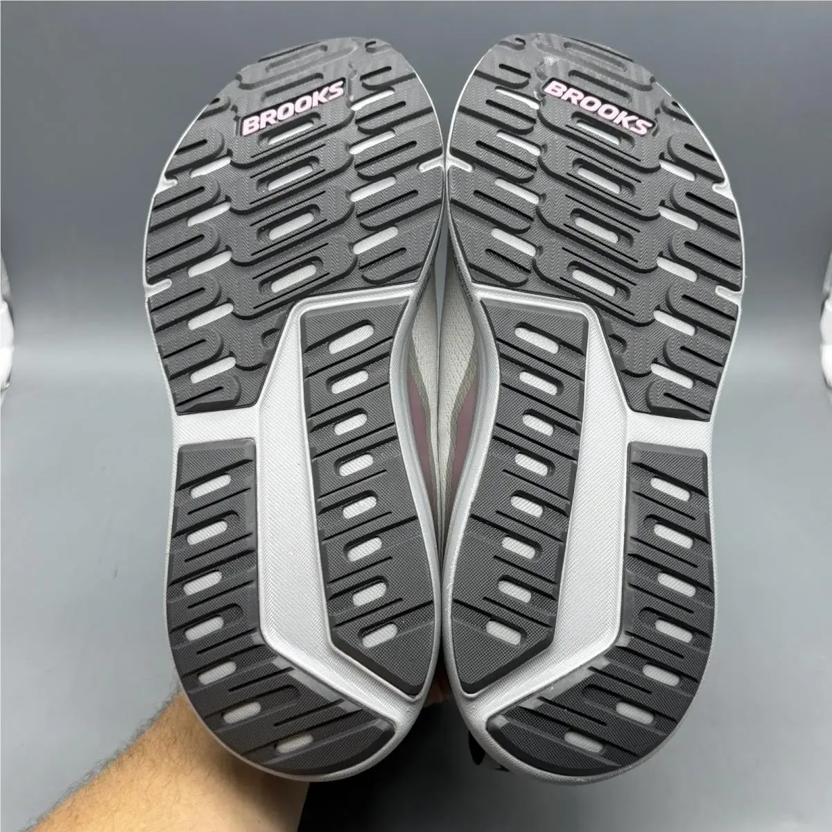 Brooks shoes - Brooks Ariel GTS 26 - Ariel GTS - 1204441B094 - Gray (UPC: 0195394754964) 6