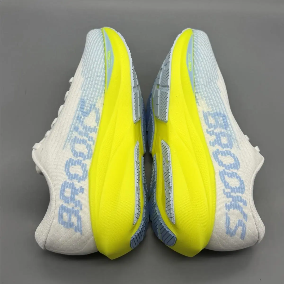 Brooks shoes - Brooks Ghost Amp - Ghost Amp - 1204861B130 - White (UPC: 0195394901276) 3