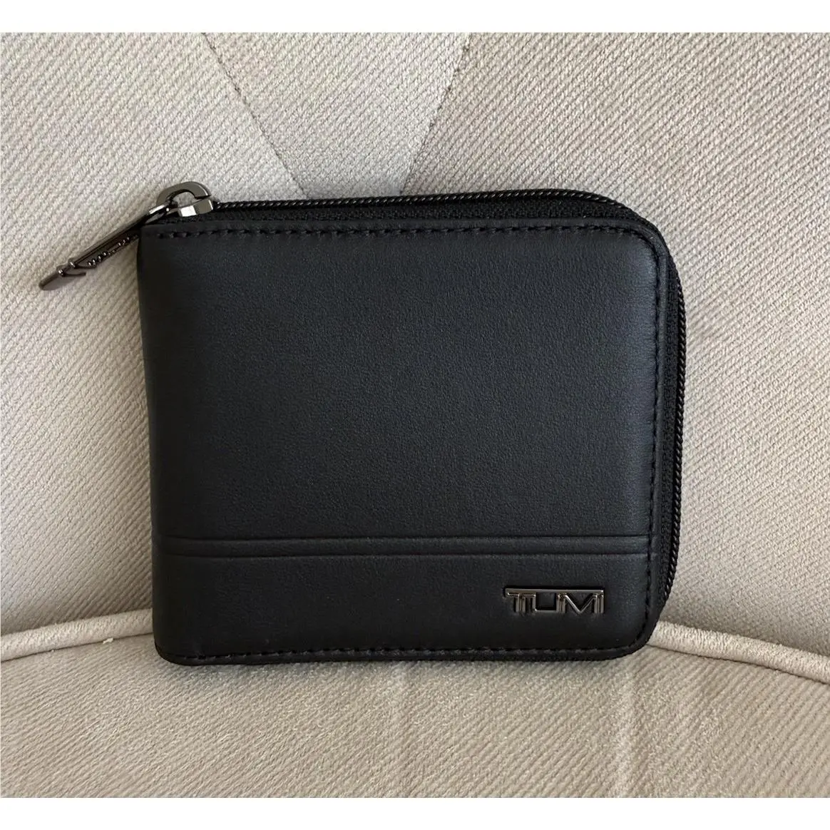 Horizon Slim Zip Around Card Case NWT$150 by Tumi