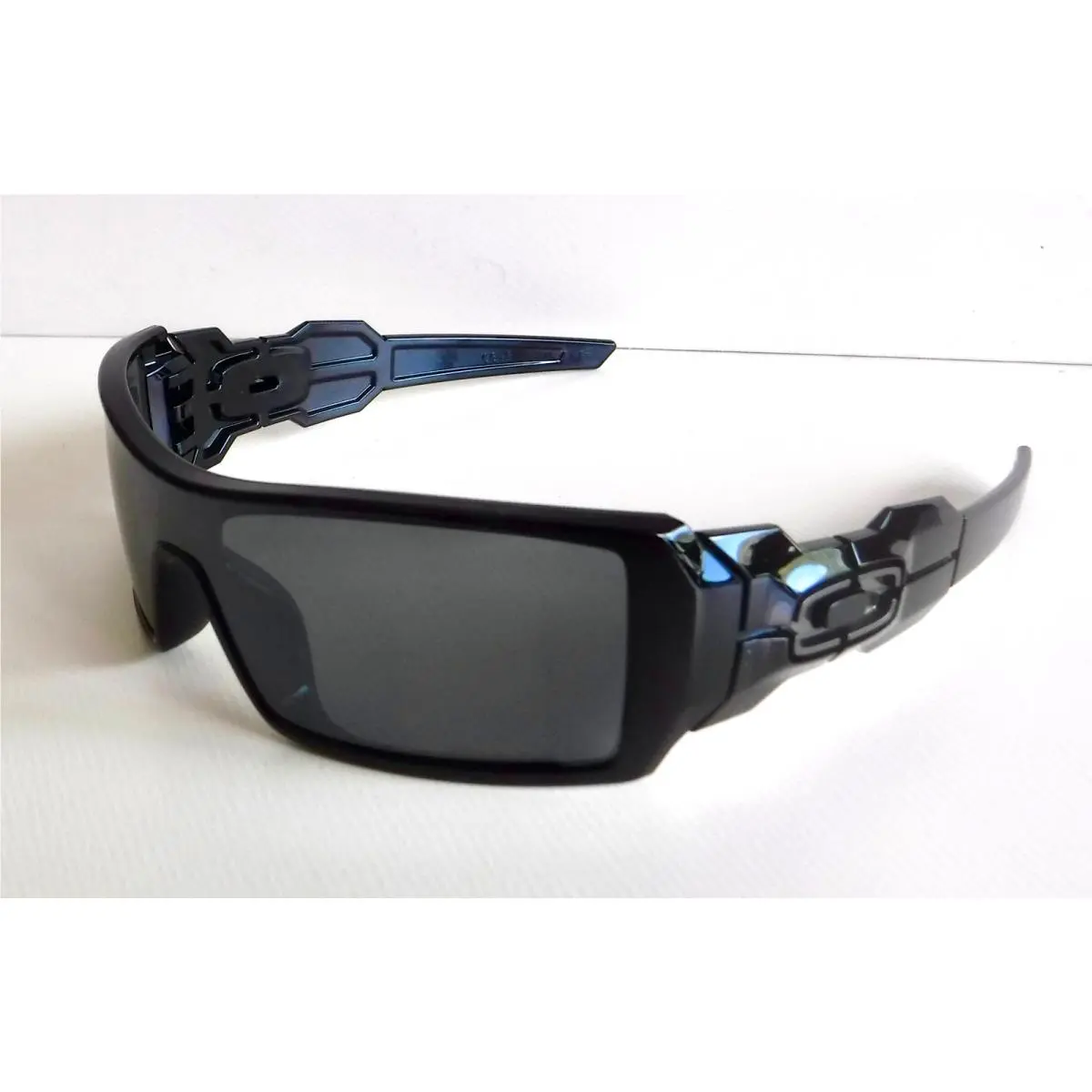 Oakley Oil Rig Sunglasses 26-203 Black Frames Polarized Black Iridium Lens