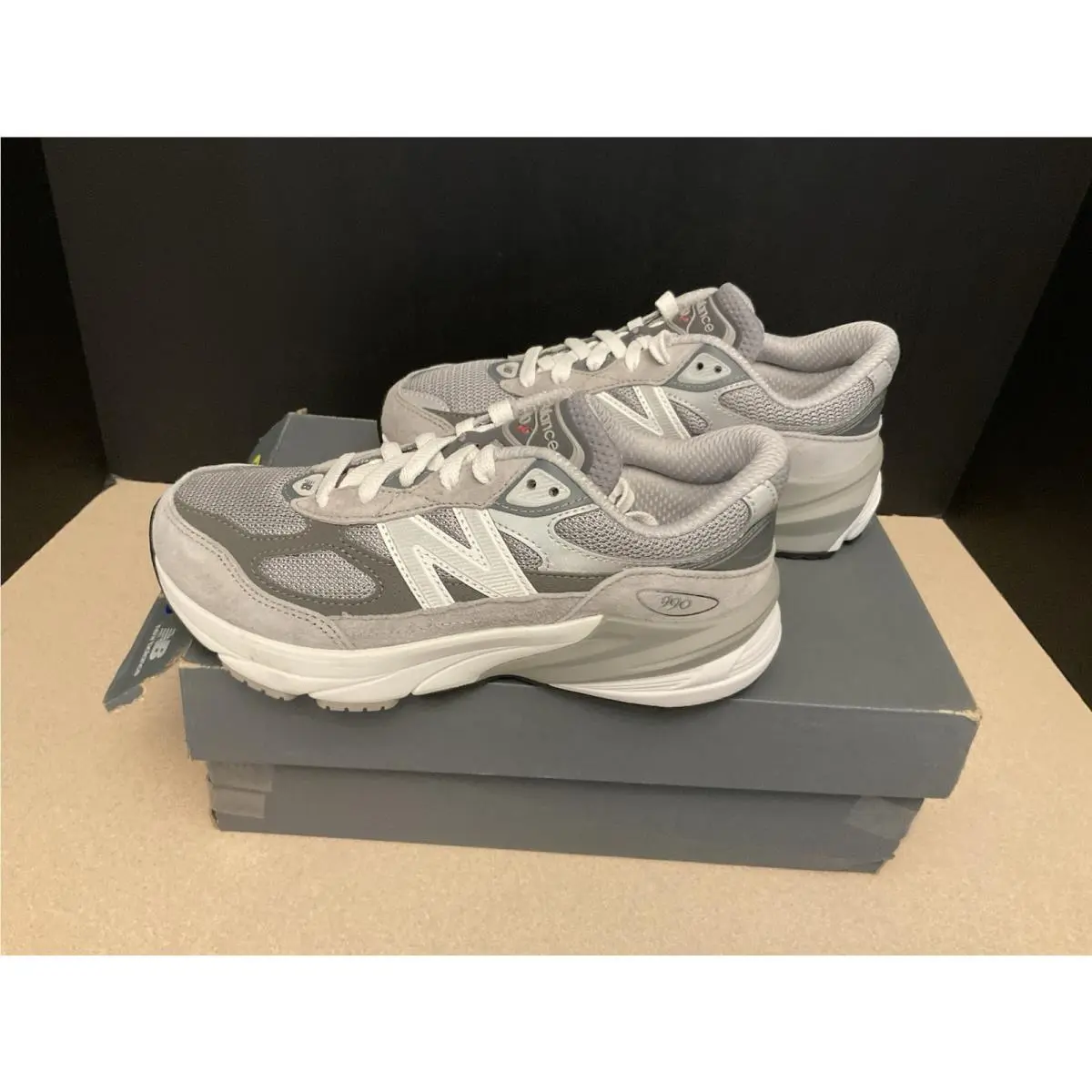 Balance Fuelcell 990v6 Gray Running Shoes. Youth’s 4Y. Women’s 5.5