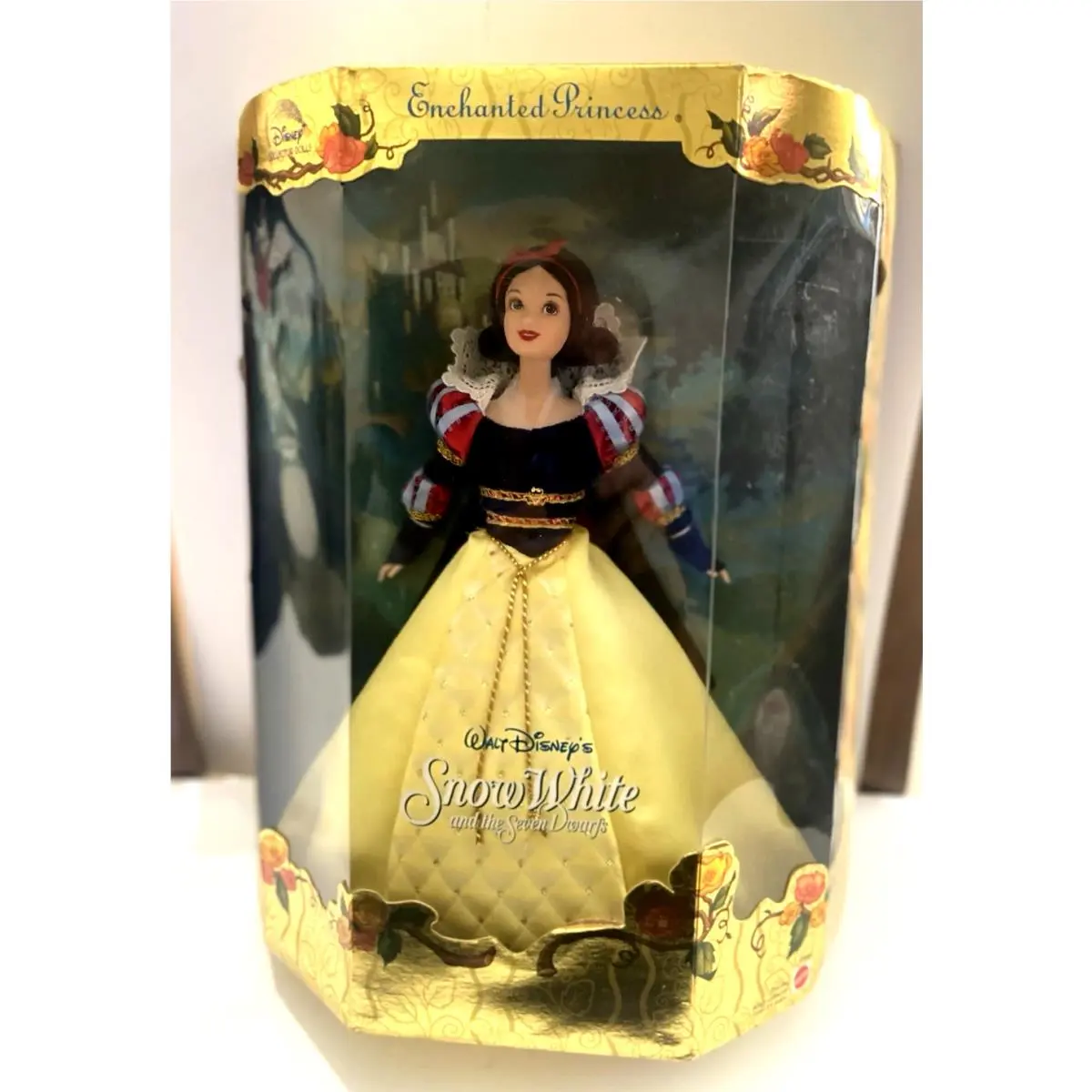 Vintage 2000 Snow White Enchanted Princess Disney Collector Doll Barbie Nrfb
