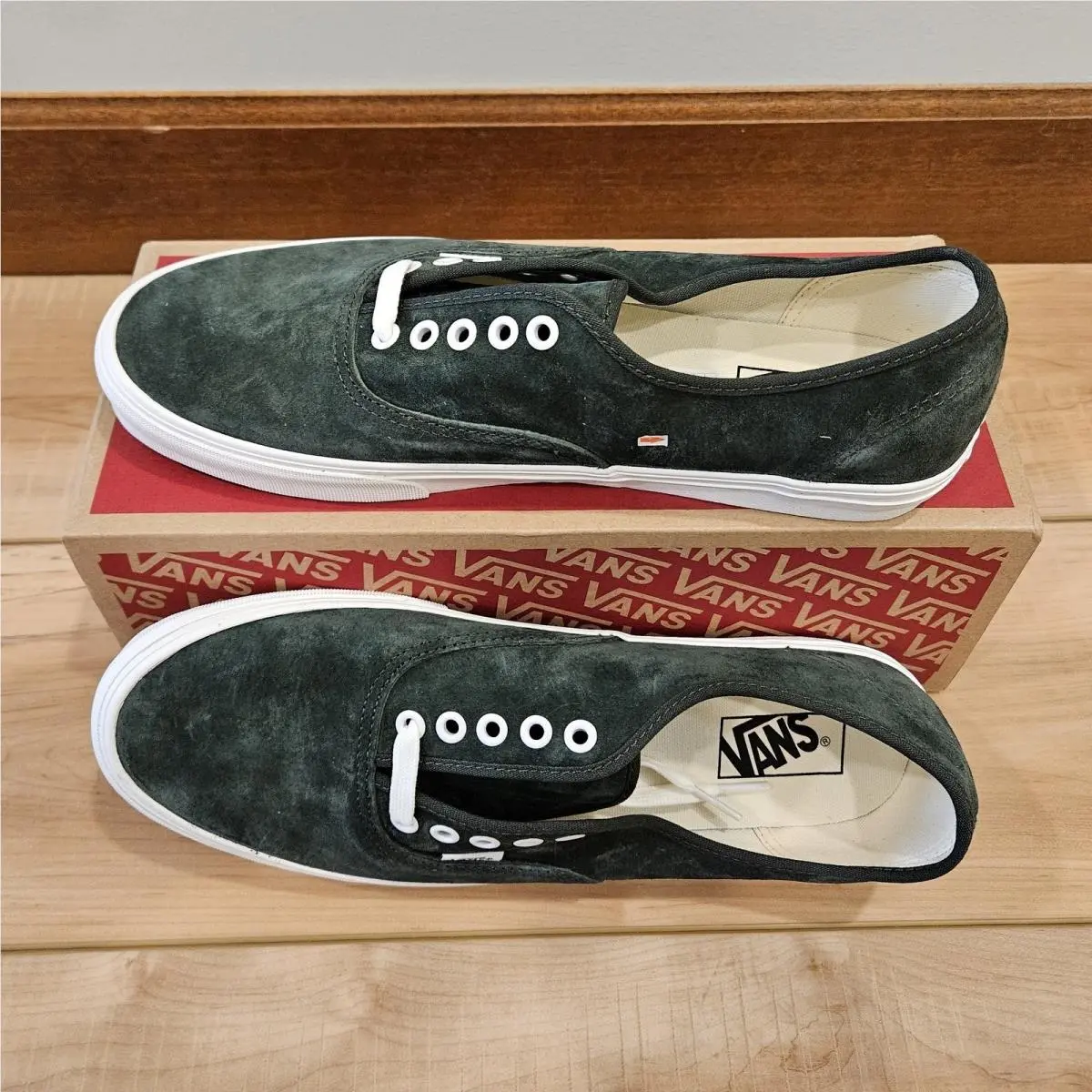 Suede Dried Kelp Green Vans - US Mens 11