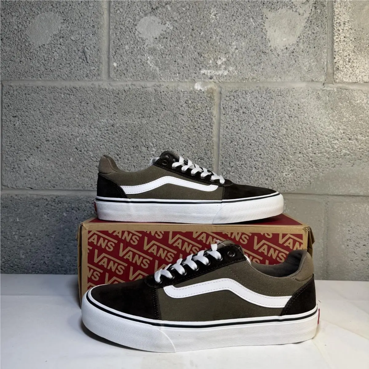 Vans Ward Deluxe Color Brown /white Men`s Size 8