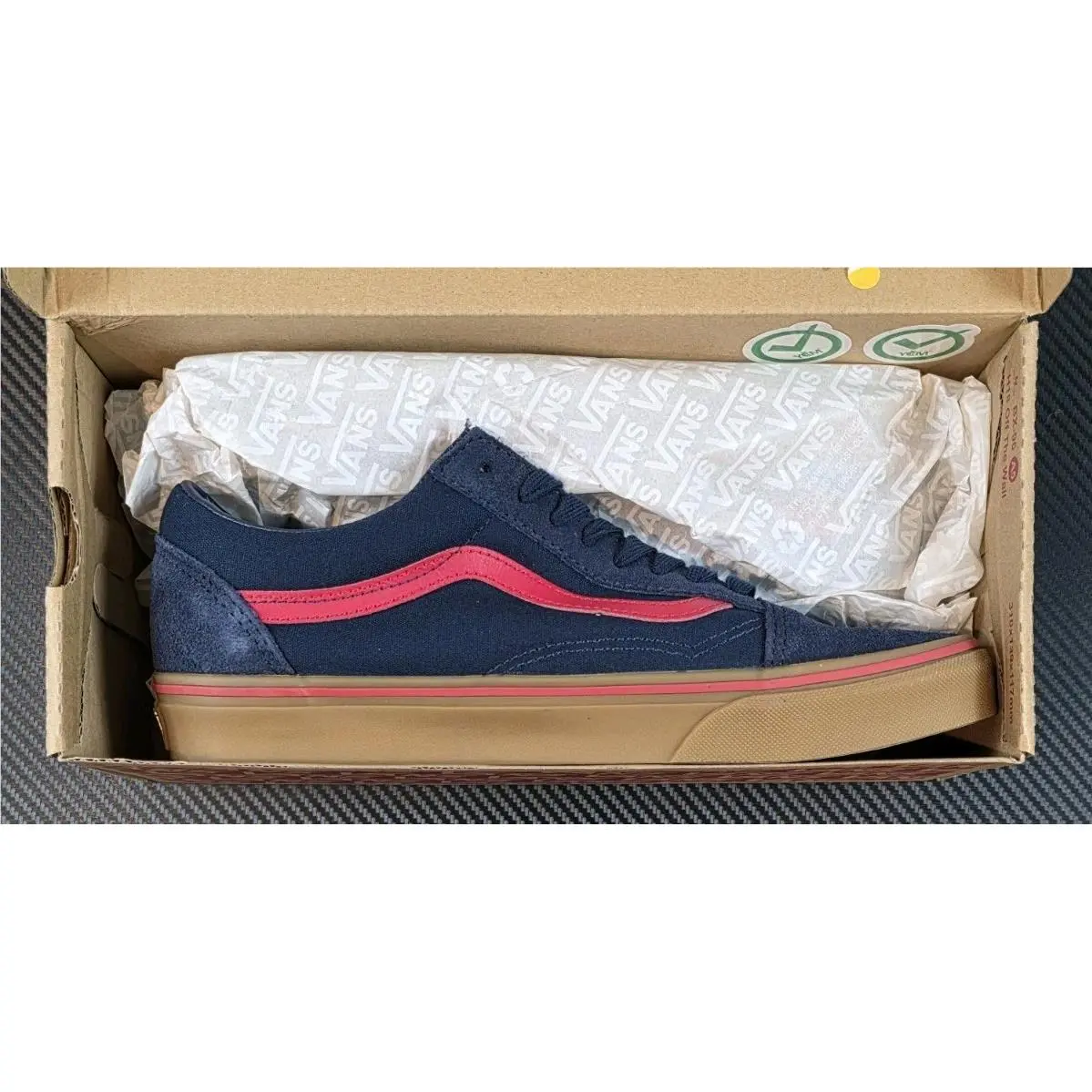 Size 8.5 Vans Men`s Old Skool Weird Gums Navy Red Sneakers Style VN000D7ZY9T