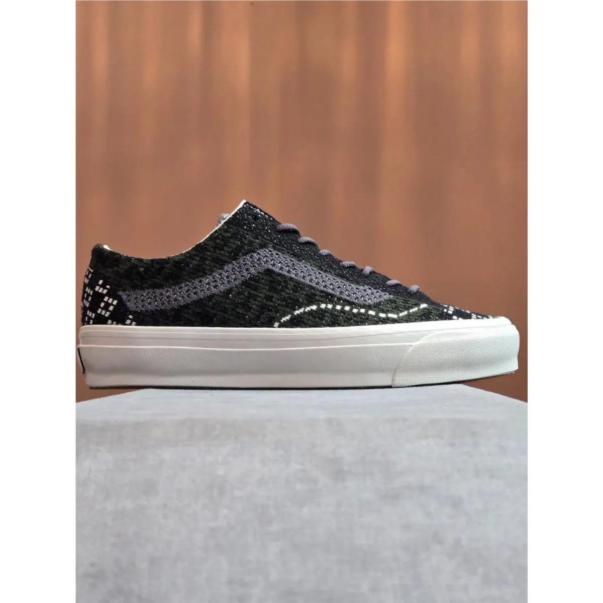 LX Old Skool 35 EK - Cheetah Dried Kelp VN000EFKEMU Men`s 9 Women`s 10.5 by Vans