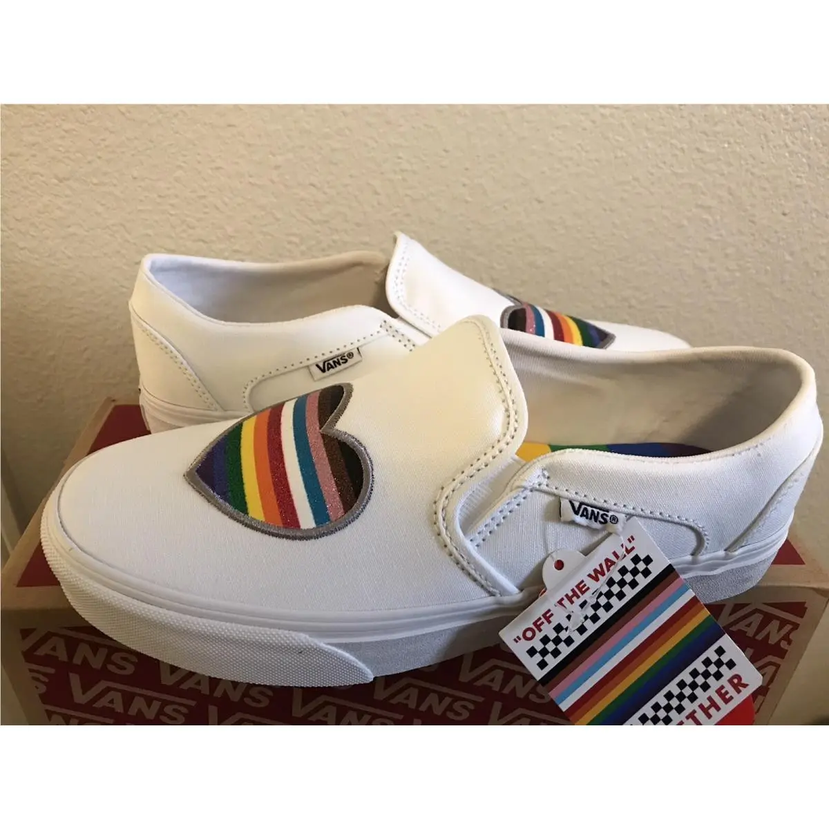 Vans Asher Shoes Women’s Size 7.5 White Slip-on Glitter Heart Rainbow