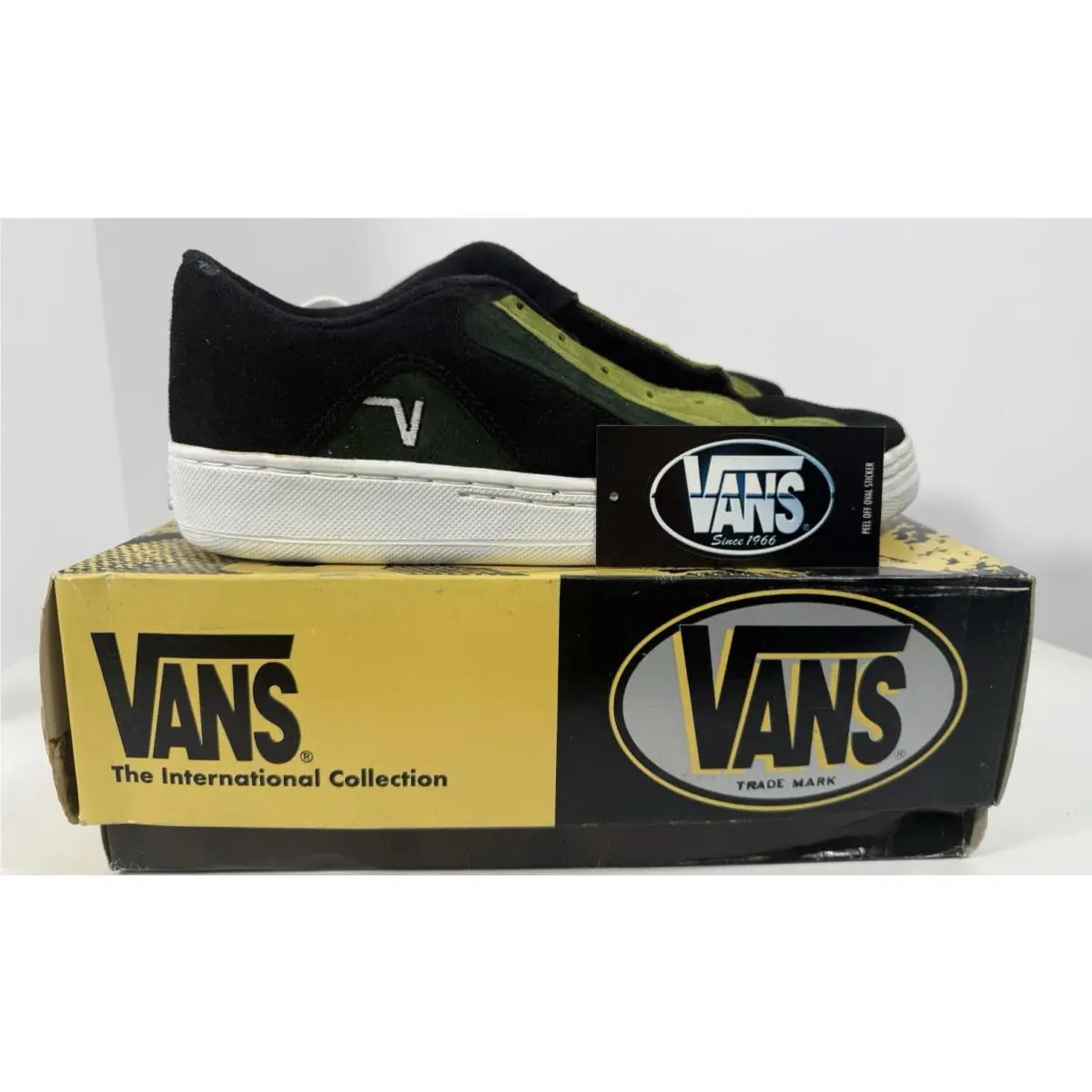 Vintage Vans Razor Skate Shoe Black Green Suede 1996 US Size 12 DS