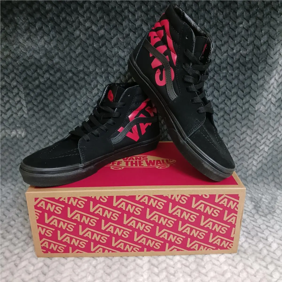 Vans Sk8-Hi Sneakers Juniors Skateboarding High Top Shoes Black Red Logo Sz 5.5