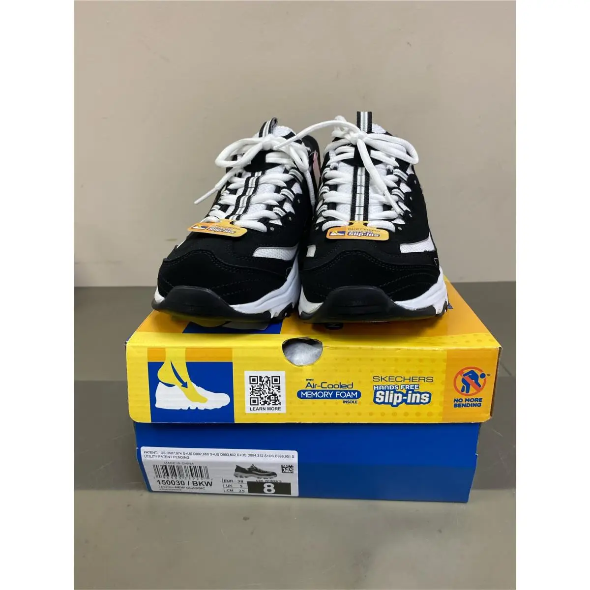 Skechers Women`s Slip-ins- D`lites - Classic Casual Sneakers Size 8