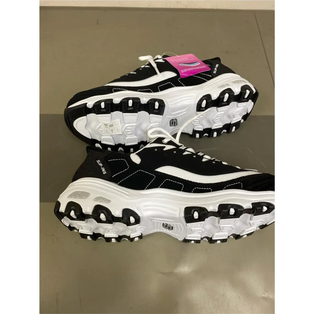 Skechers shoes - BLACK/WHITE (UPC: 196989389257) 1