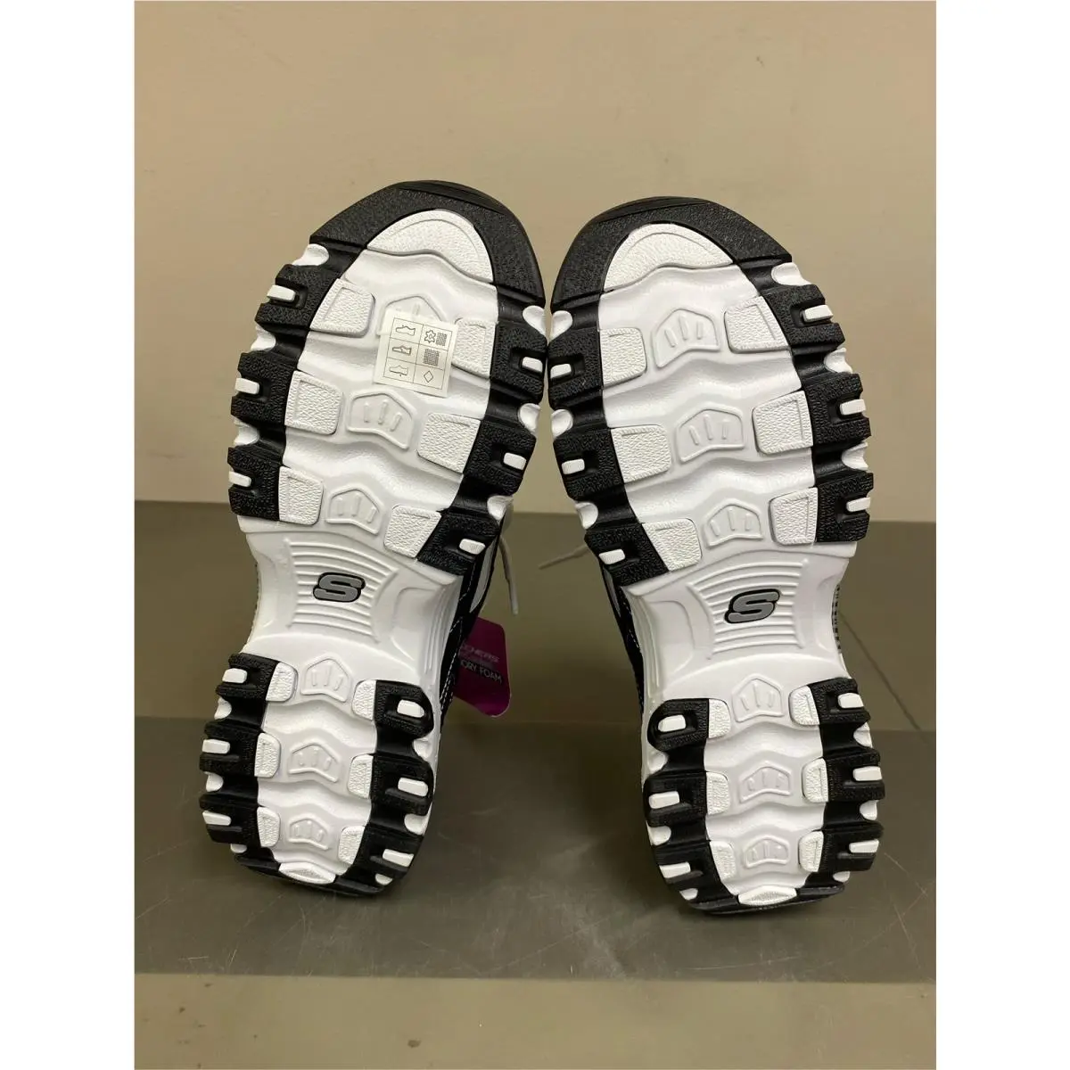 Skechers shoes - BLACK/WHITE (UPC: 196989389257) 2