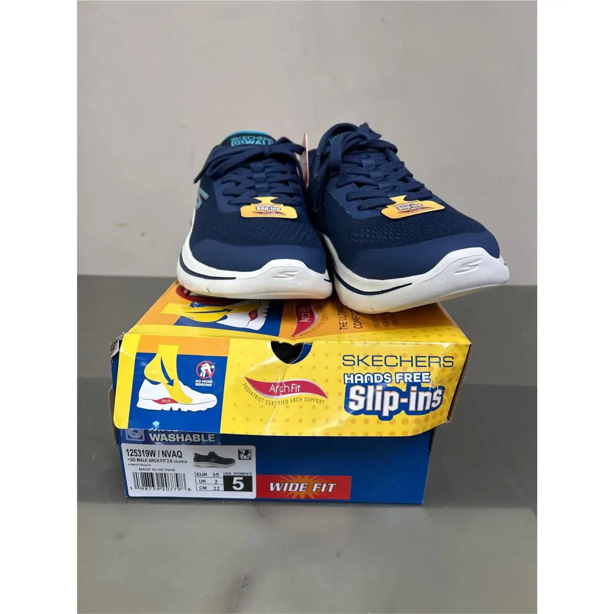 Skechers Women`s Go Walk Arch Fit 2.0 Valencia Hands Free Slip-ins Size 5