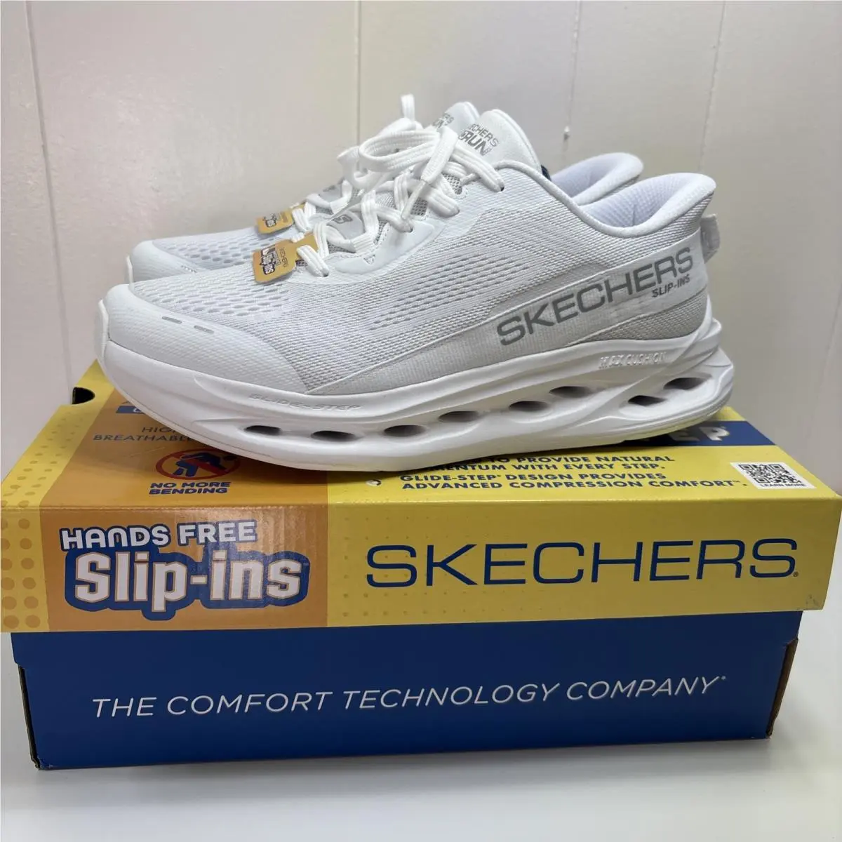 Skechers Max Cushioning Glide-step Womens Size 9 White Running Shoes Sneakers