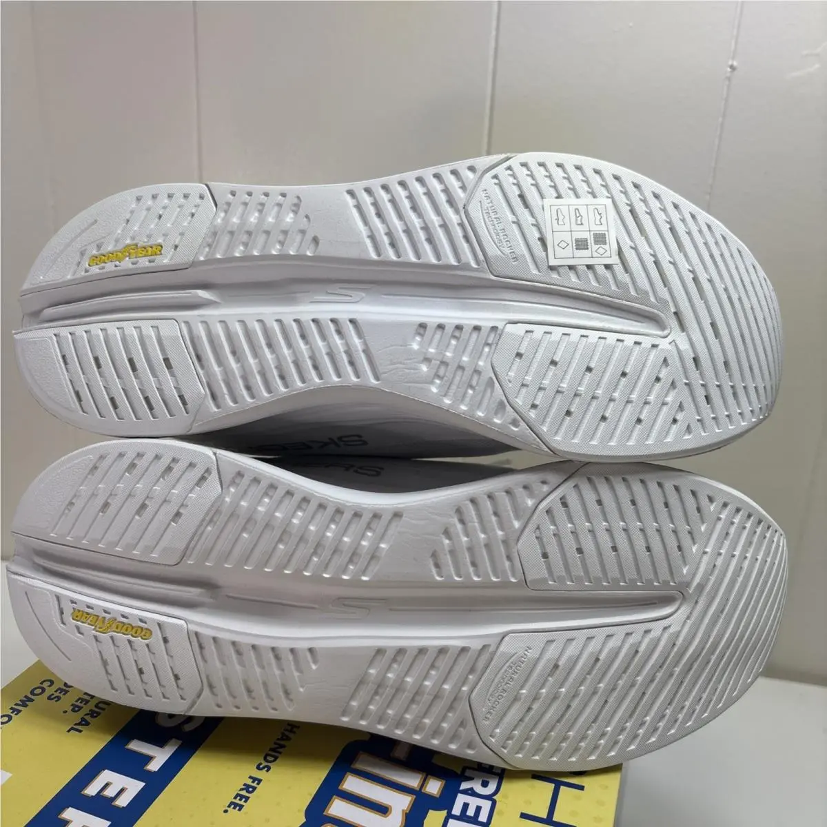 Skechers shoes - Skechers Max Cushioning Glide-Step - Max Cushioning - 129400-WSL - White 8