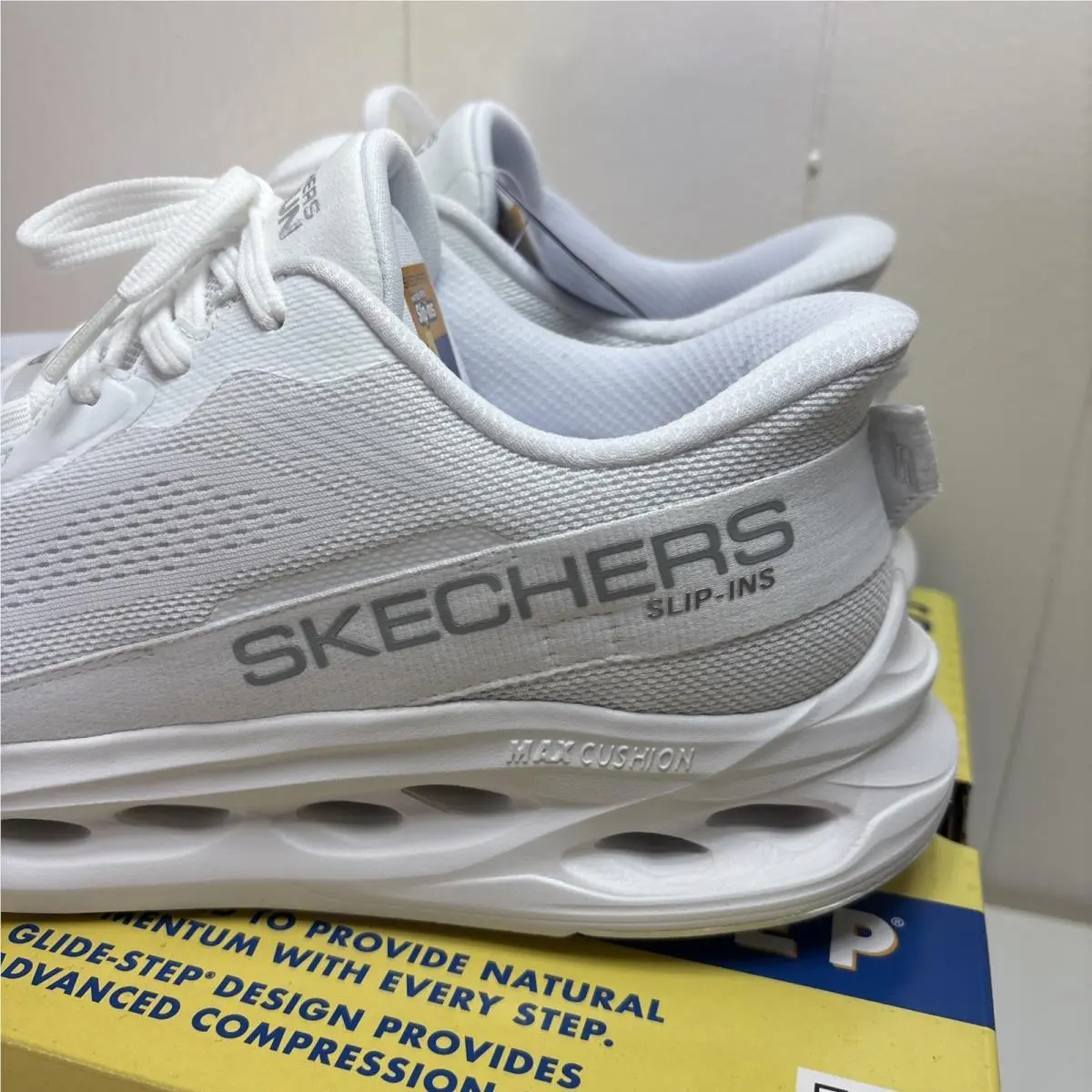Skechers shoes - Skechers Max Cushioning Glide-Step - Max Cushioning - 129400-WSL - White 0