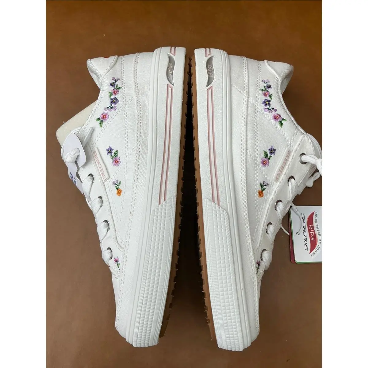 Skechers shoes - Arch Fit Arcade Subtle Bouquet - White 1