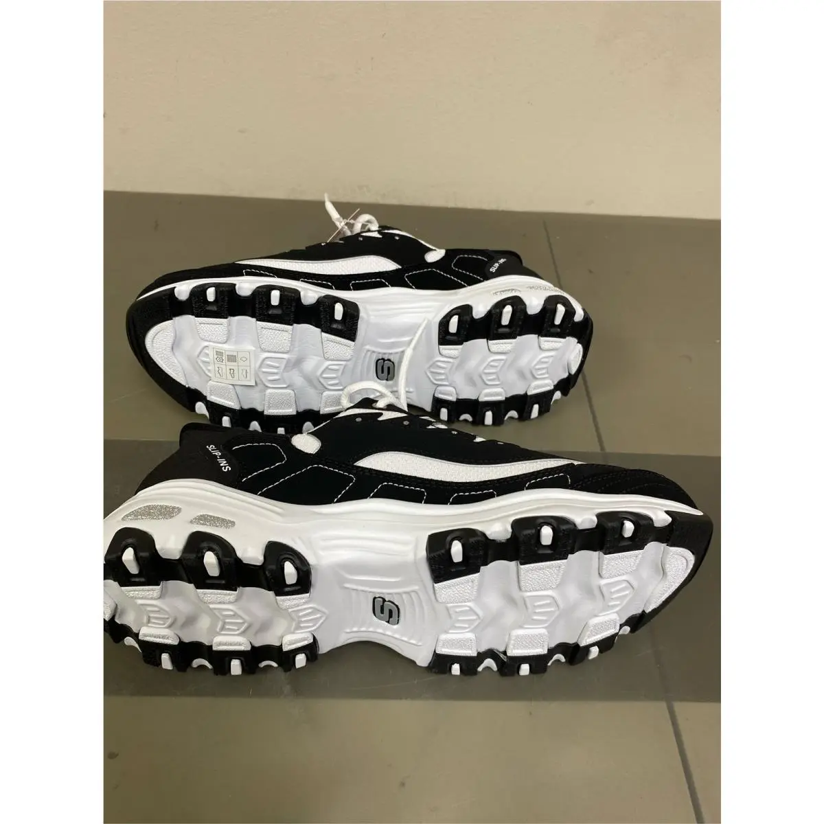 Skechers shoes - BLACK/WHITE (UPC: 196989389257) 1