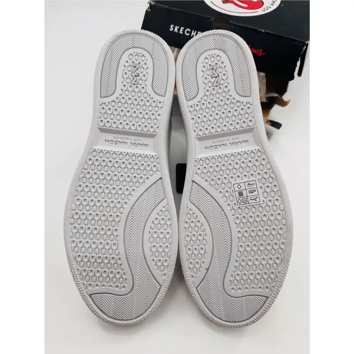 Skechers shoes - Rolling Stones - Rolling Stones - White (UPC: 0196989424422) 7