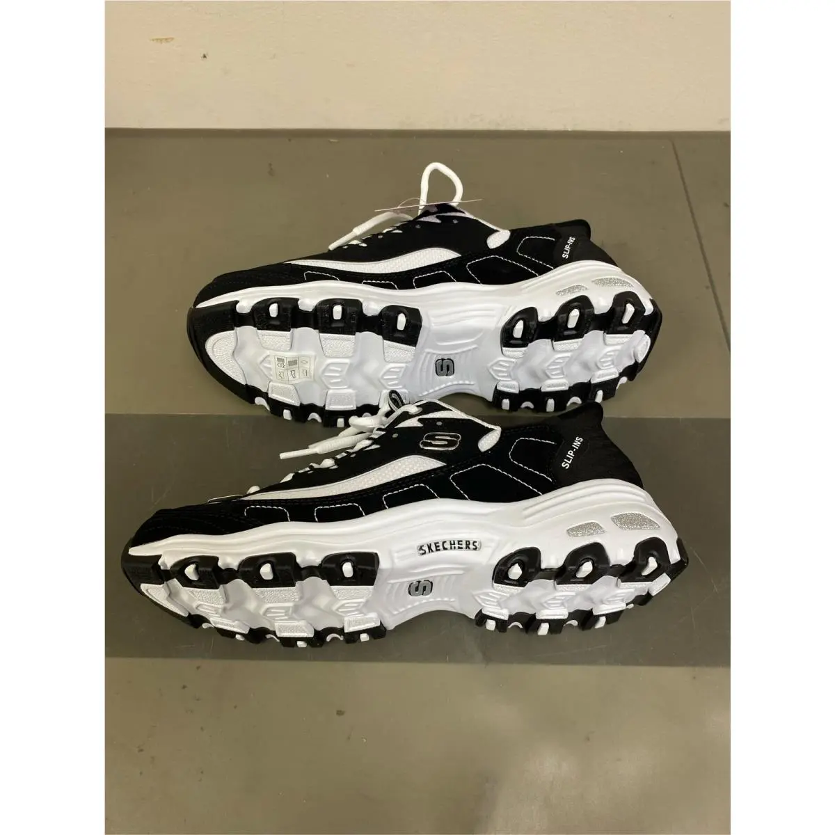 Skechers shoes - BLACK/WHITE (UPC: 196989389257) 1