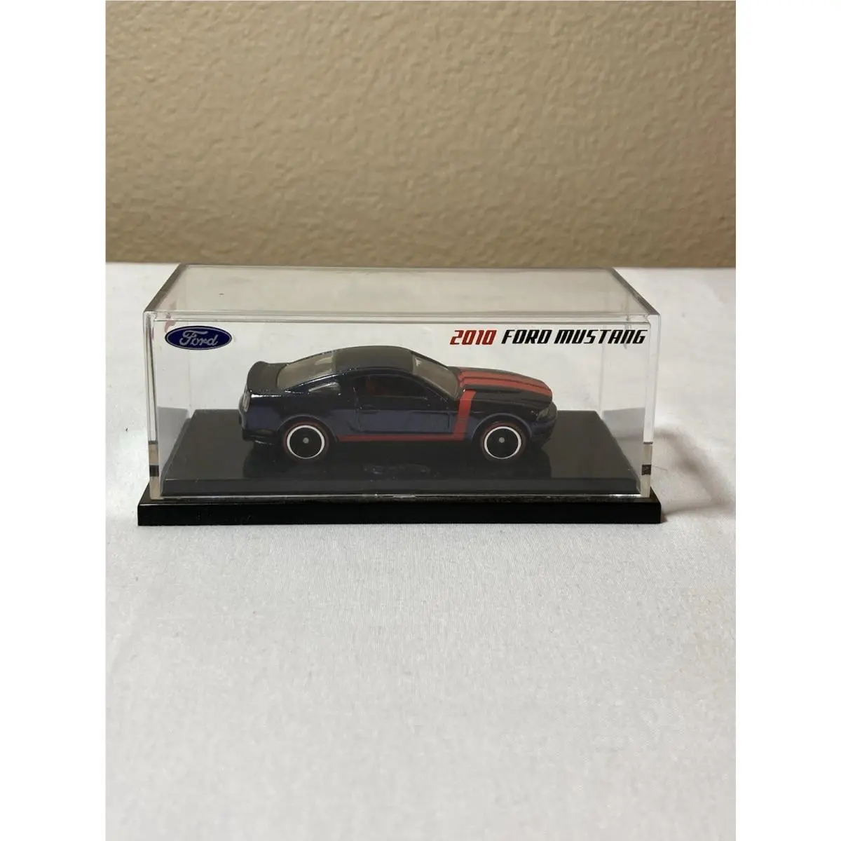 Hot Wheels 2010 Ford Mustang GT 2010 Red Line Club Real Riders