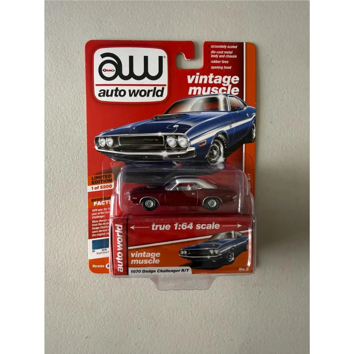 Auto World Vintage Muscle 1970 Dodge Challenger R/t Ultra Red Chase BF8