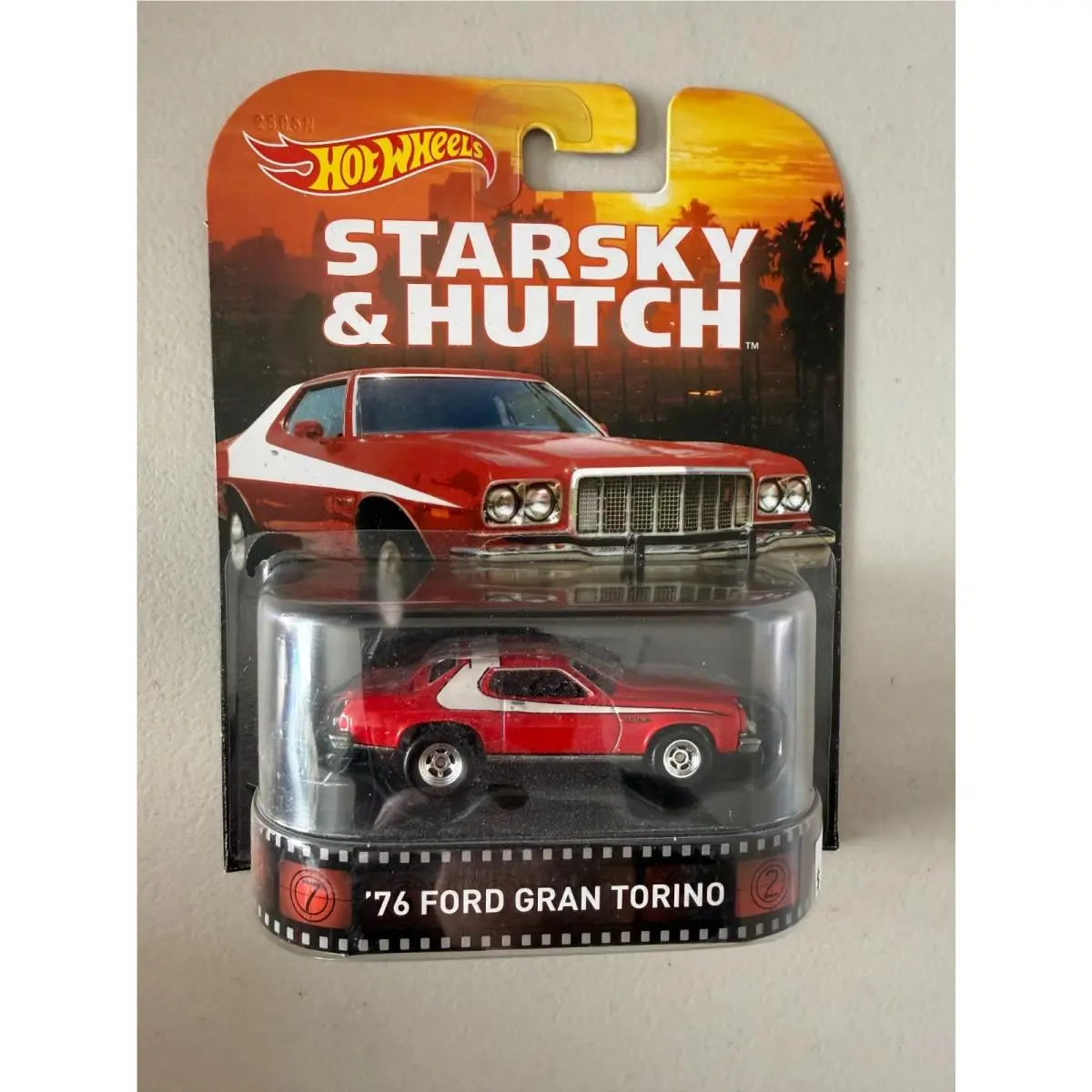 Hot Wheels Retro Entertainment Starsky Hutch `76 Ford Gran Torino BG7
