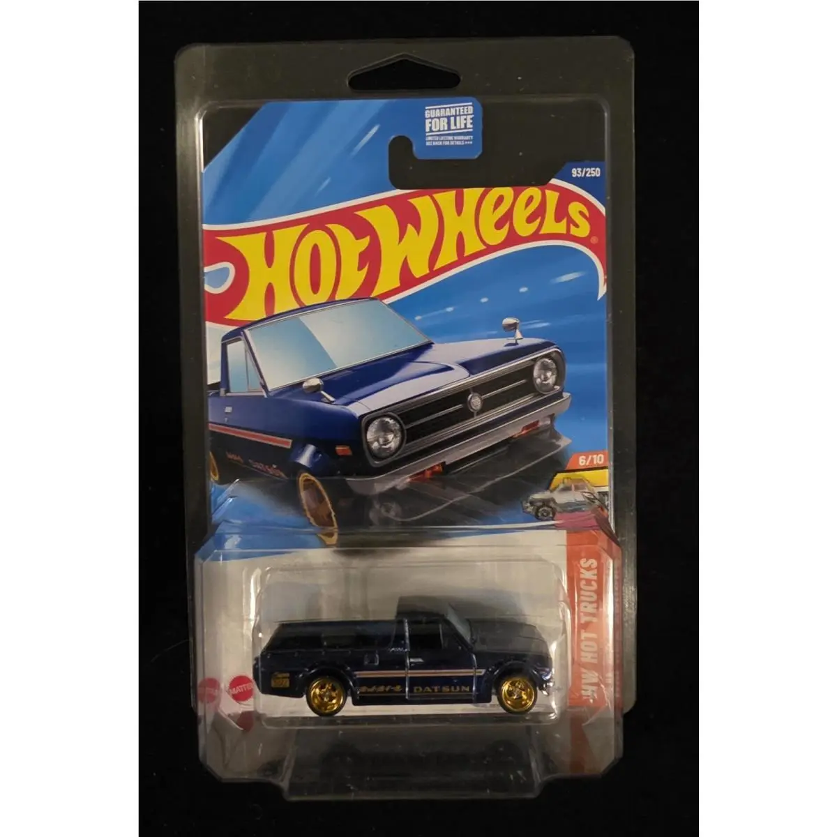 Hot Wheels Sunny Truck 1 Hot Wheels Super Treasure hunt...1975 Datsun Sunny W/case