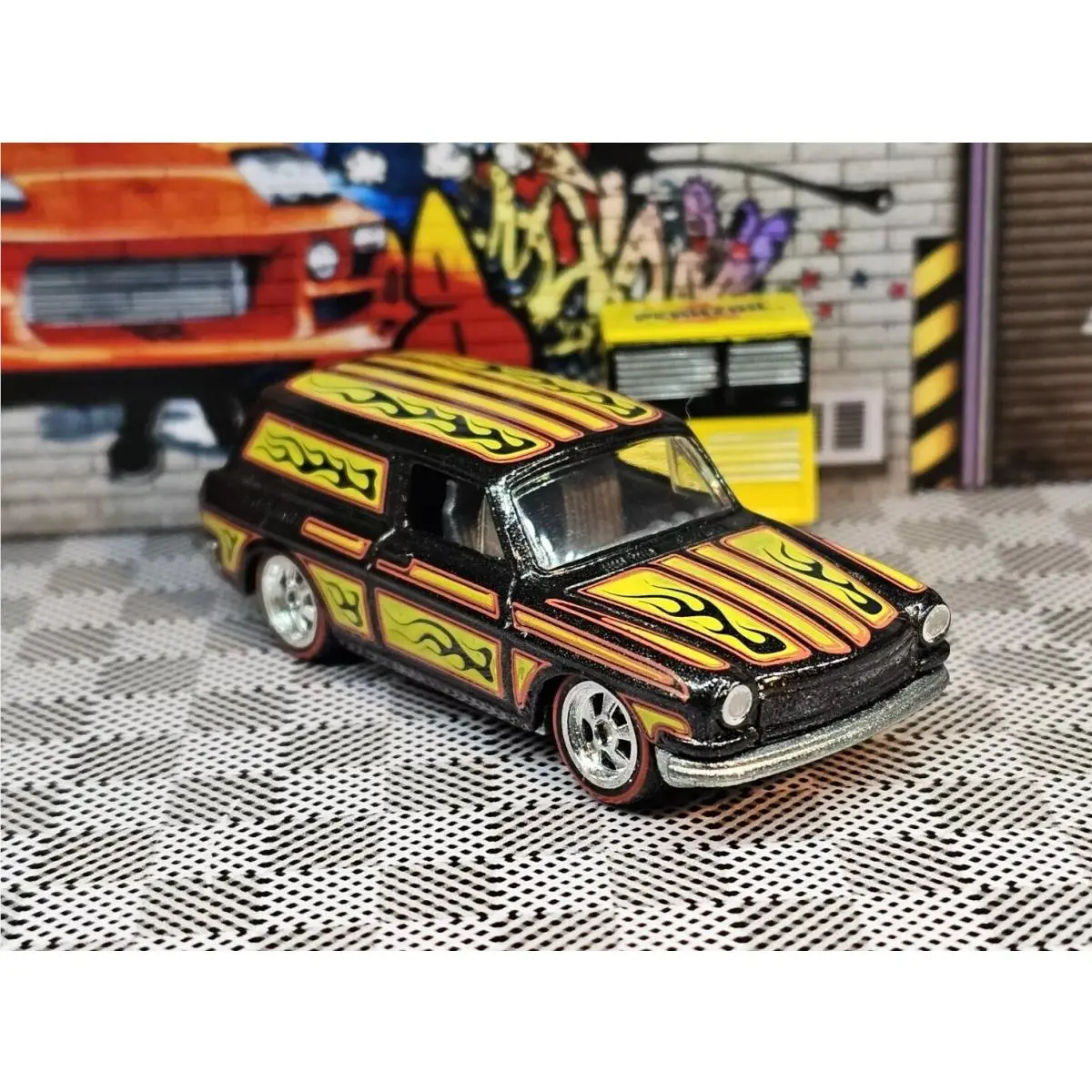 Black Hot Wheels Garage Custom `69 Volkswagen Squareback Vhtf Black
