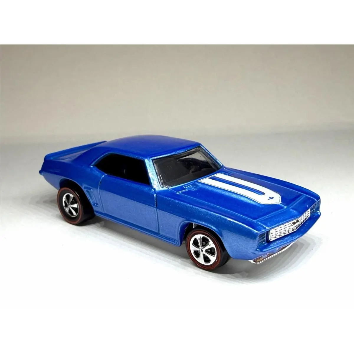 Custom Made Redline Hot Wheels `69 Camaro Blue 1:64