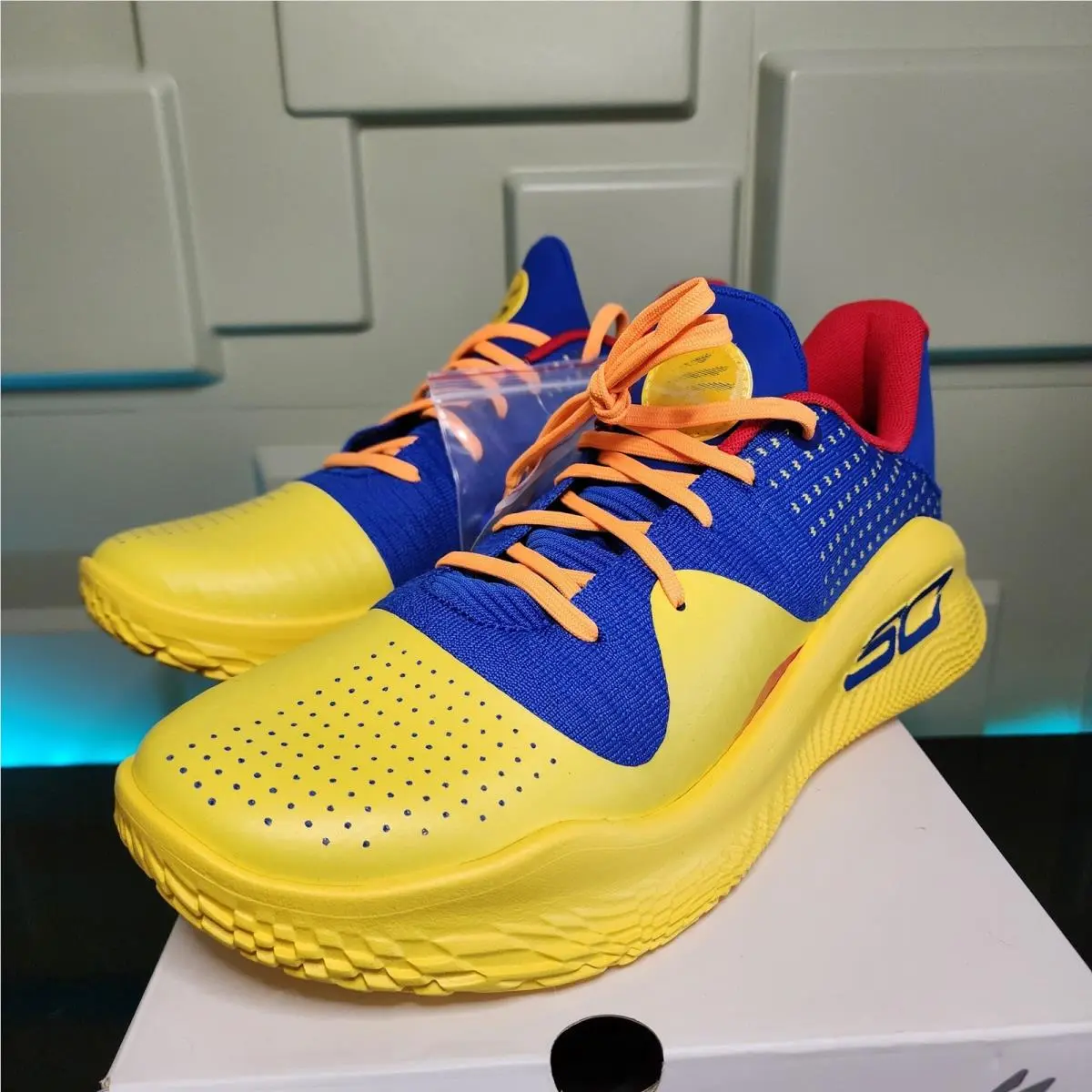 Under Armour shoes - Curry 4 Low Flotro - Curry Low Flotro - Multicolor 1