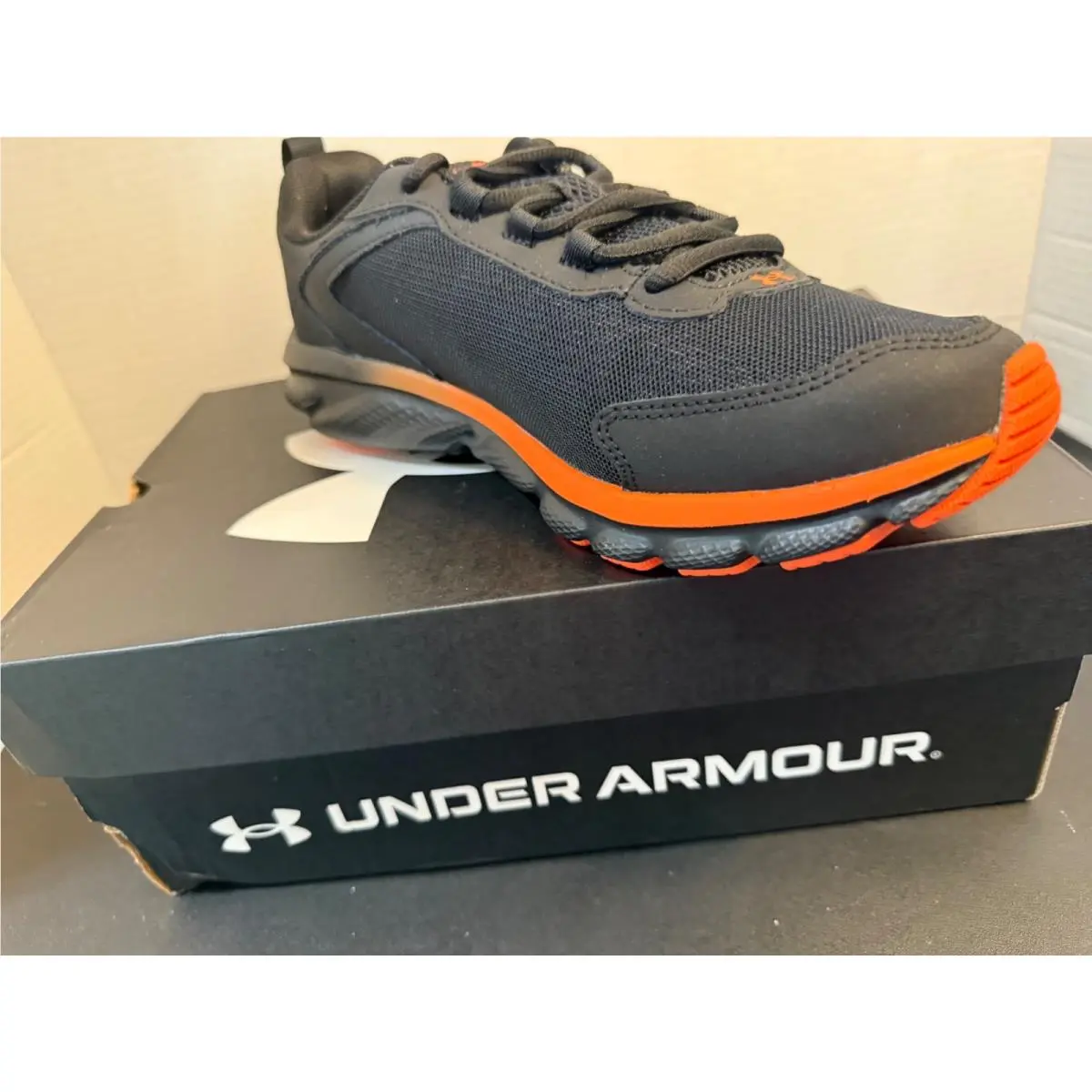 Under Armour shoes - Under Armour Charged - Charged - 3024590-005 - Black 1