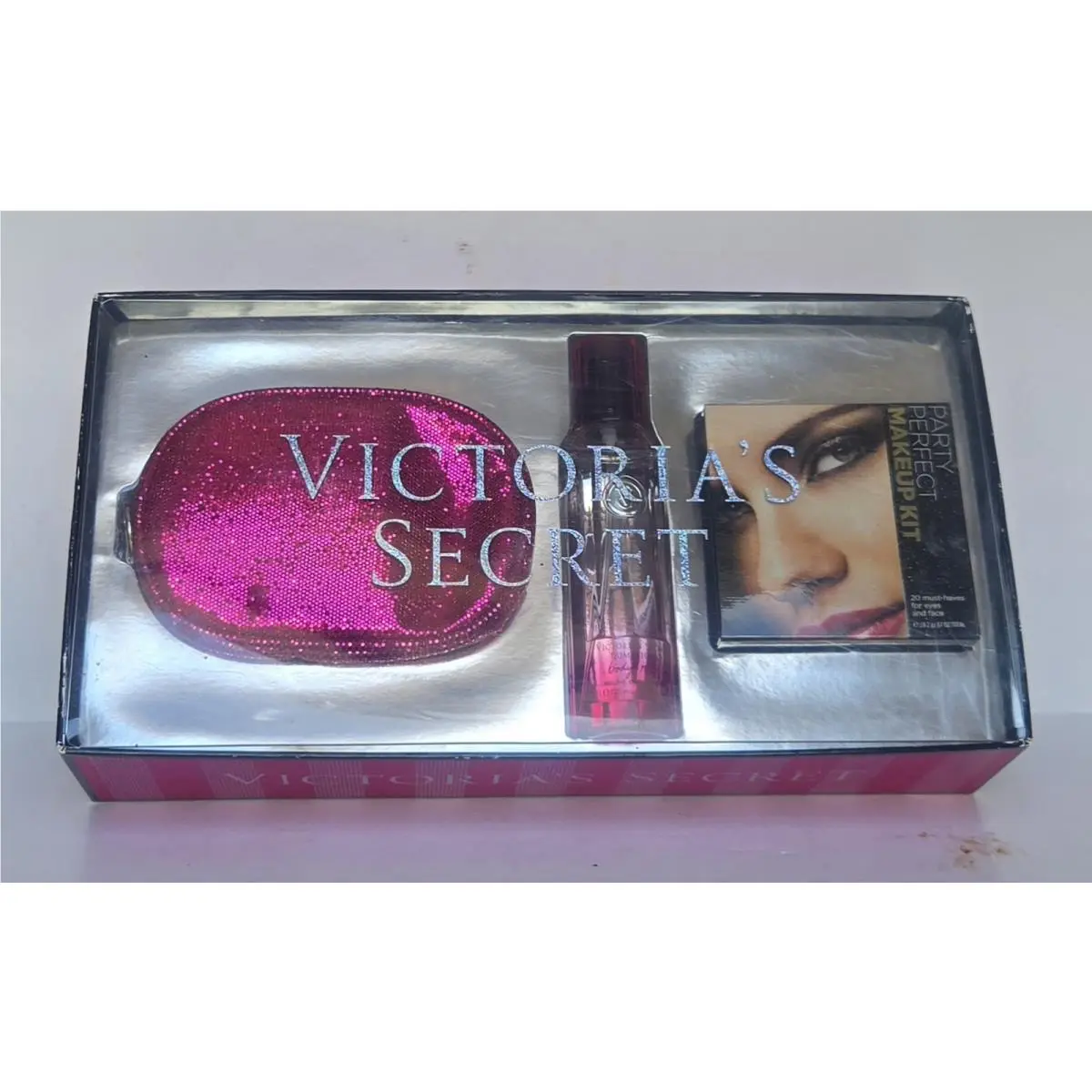 Victoria`s Secret Bombshell 4.2oz Mist Spray+makeup Kit+cosmetic Bag