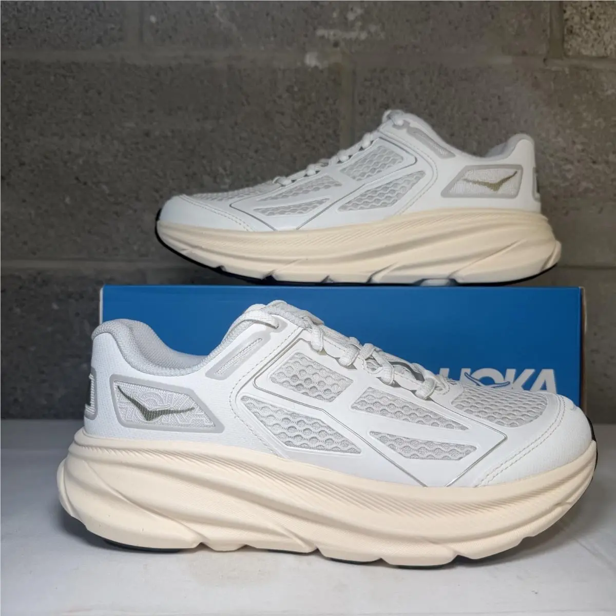 Hoka One U Clifton Athletics Women`s 6.5 1160050 Erm Color White