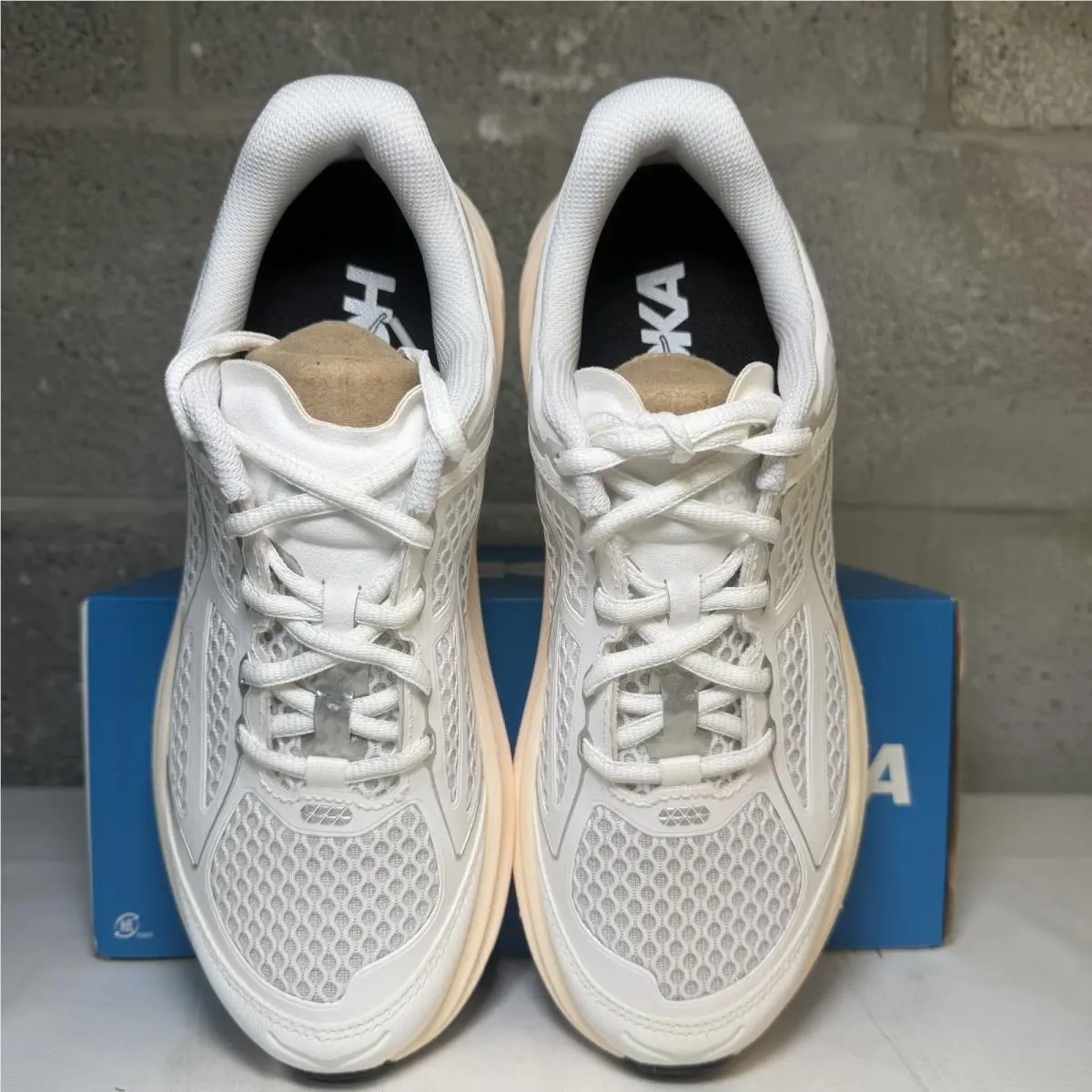 Hoka shoes - Hoka One One Clifton L - 1160050-ERM - White 1