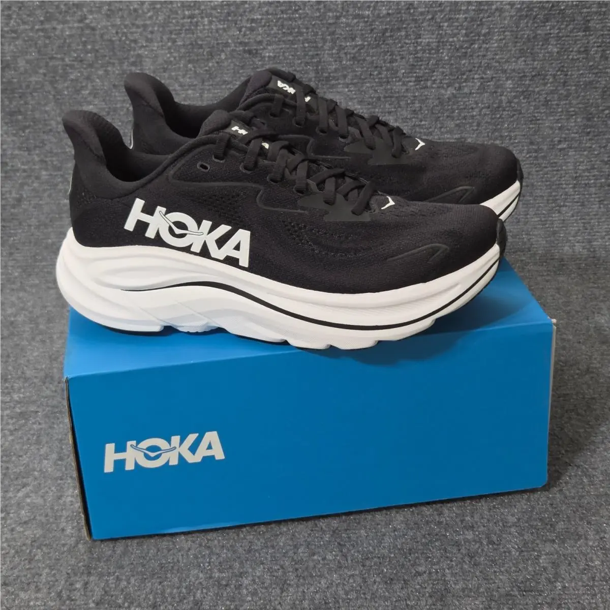 Hoka One One Women`s Size 9 B Clifton 10 Black / White Running Shoes Sneakers