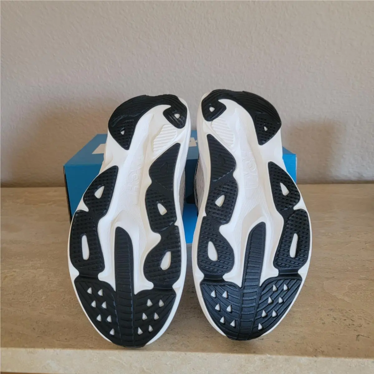 Hoka shoes - Hoka One One HOKA Skyflow - 1155113-BWHT - White 5