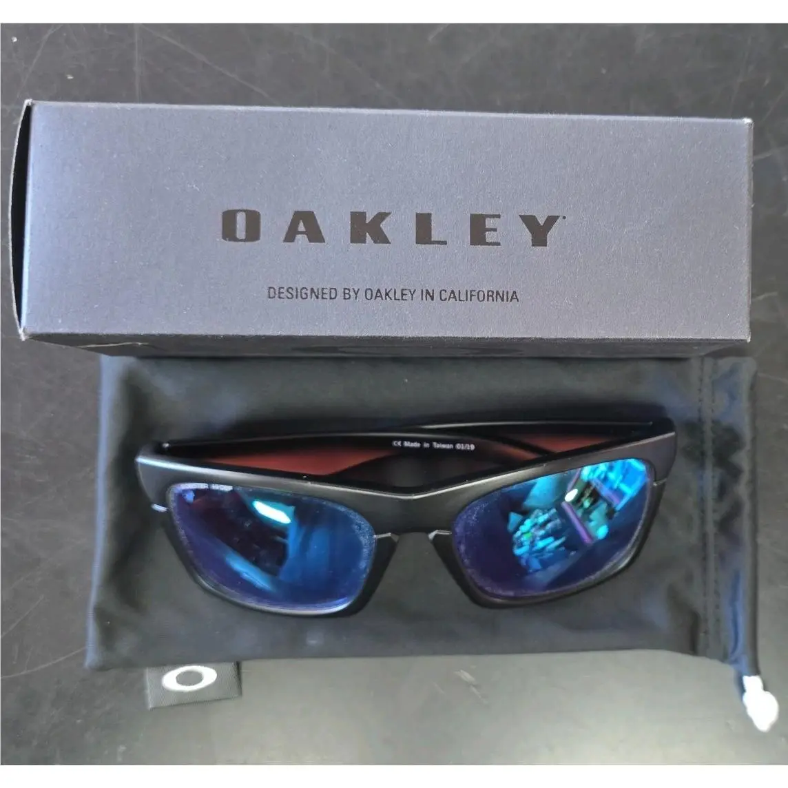 Straightback Polished Black Lens Prizm Grey OO9411-0127 by Oakley