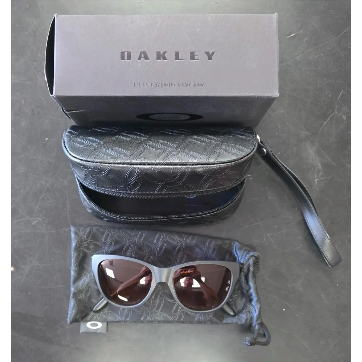 Oakley Hold Out Sunglasses Matte Black Brown VR50 Gradient OO9357-0155 W/case