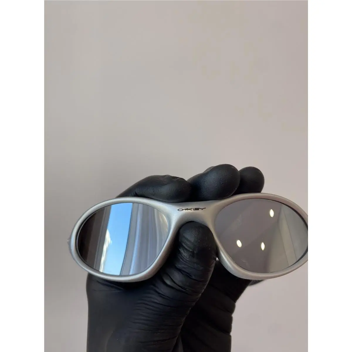 Minute Silver Vintage Sunglasses Gorpcore Usa Y2K Avantgarde Archive by Oakley