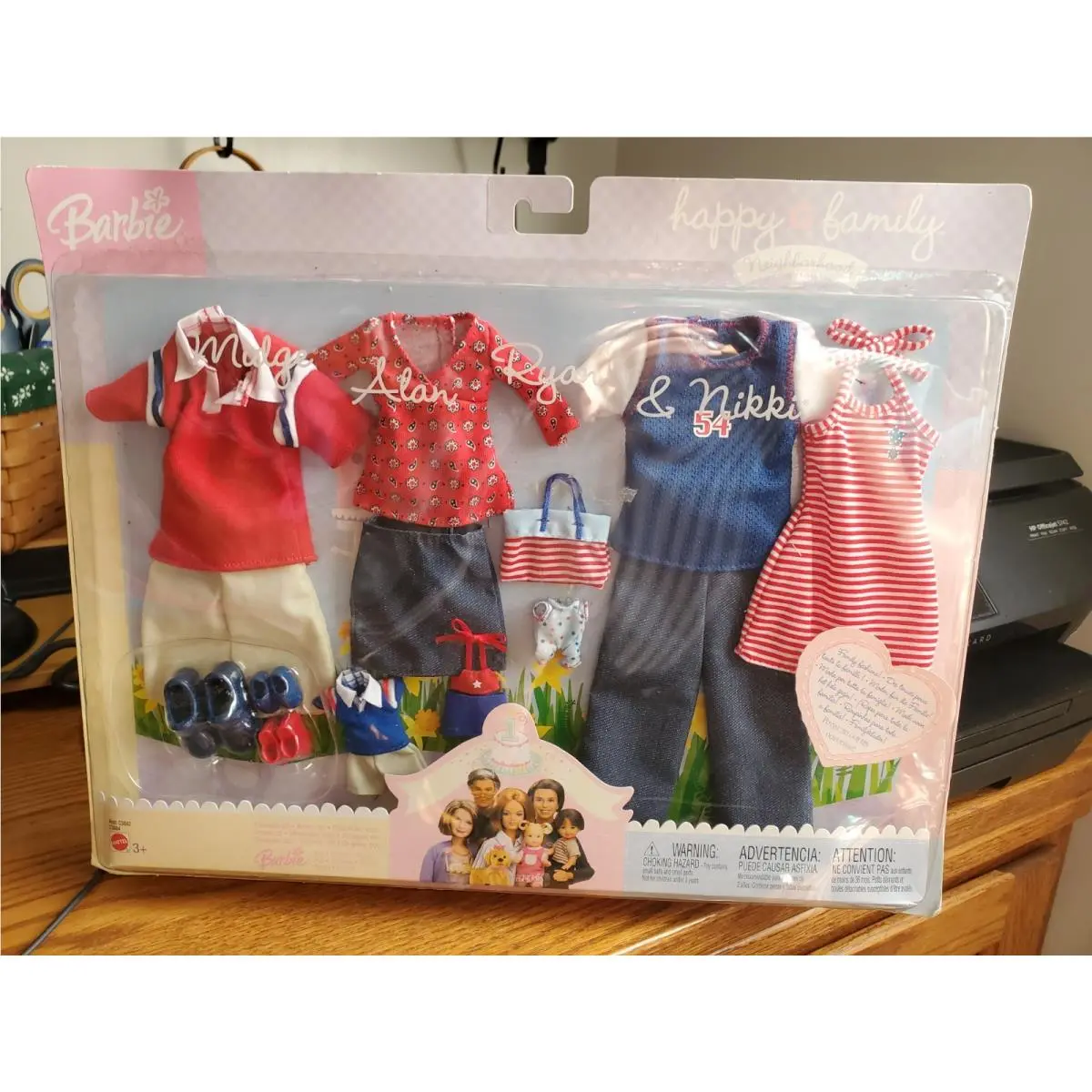 2003 Barbie Happy Family Neighborhood Fashion Pack Outfit C3884 Nrfb