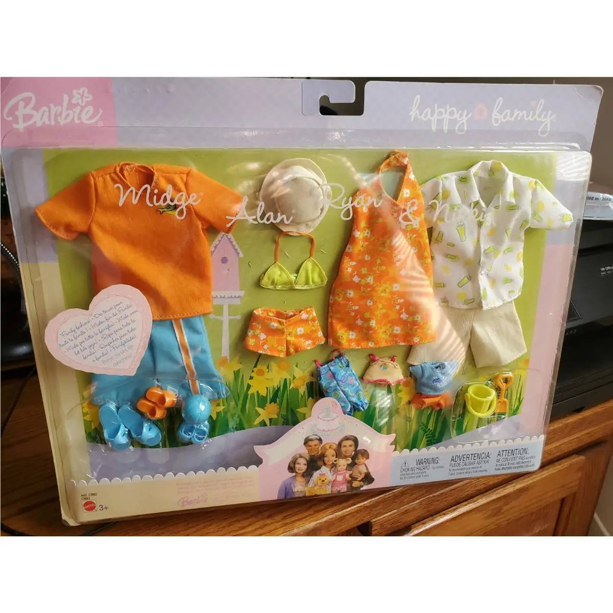 2003 Barbie Happy Family Neighborhood Fashion Pack Outfit
