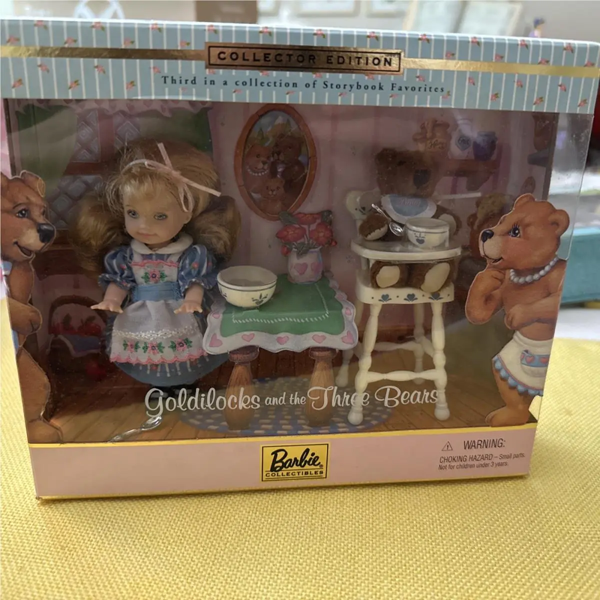 Barbie Collector Edition Goldilocks and The Three Brars Mattel 2000