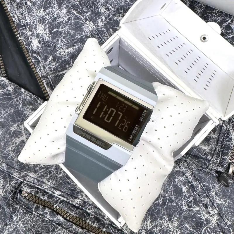 Diesel DZ7183 with Specs For a Digital Square Watch