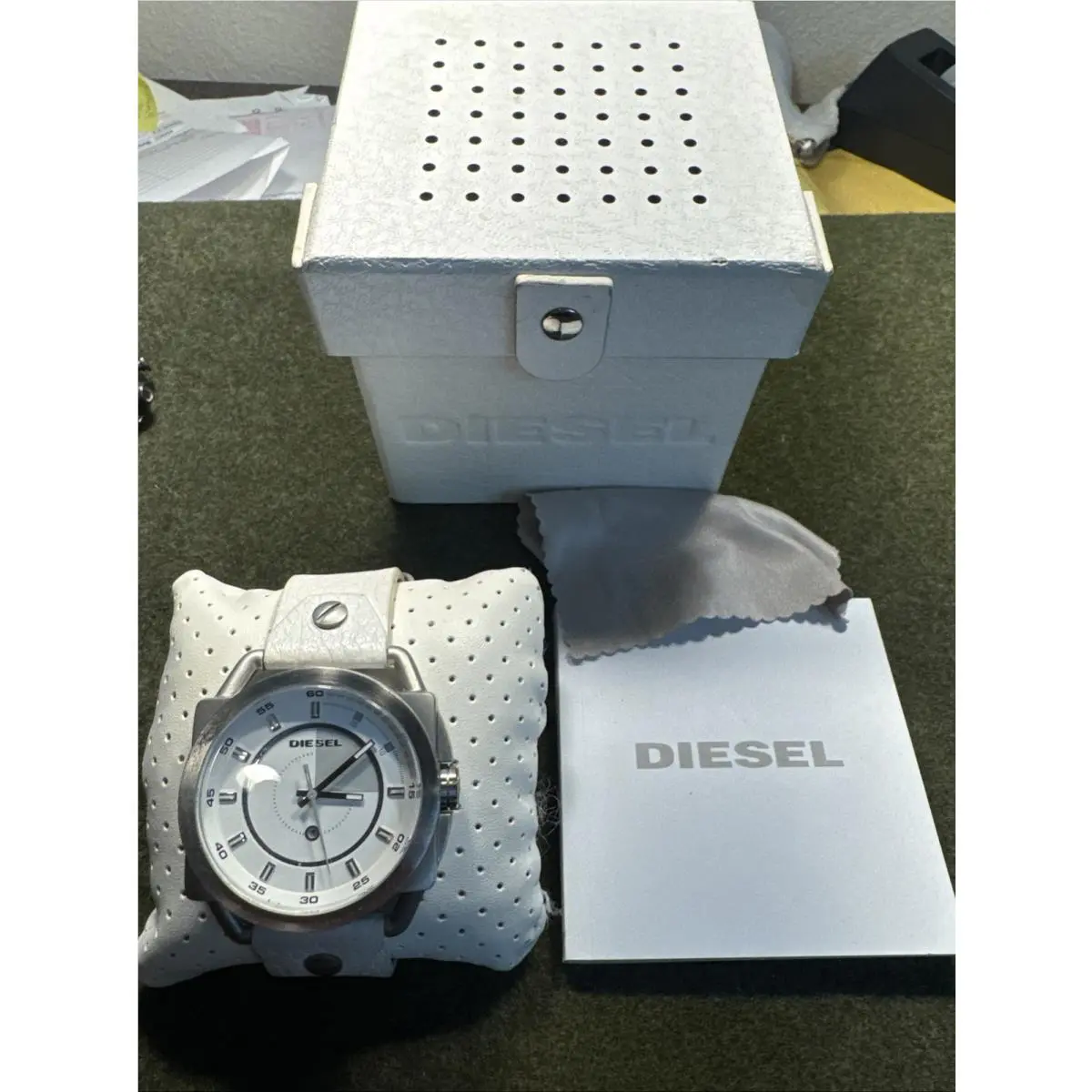 Diesel DZ 1577 White Dial White Leather Strap Men`s Quartz Watch