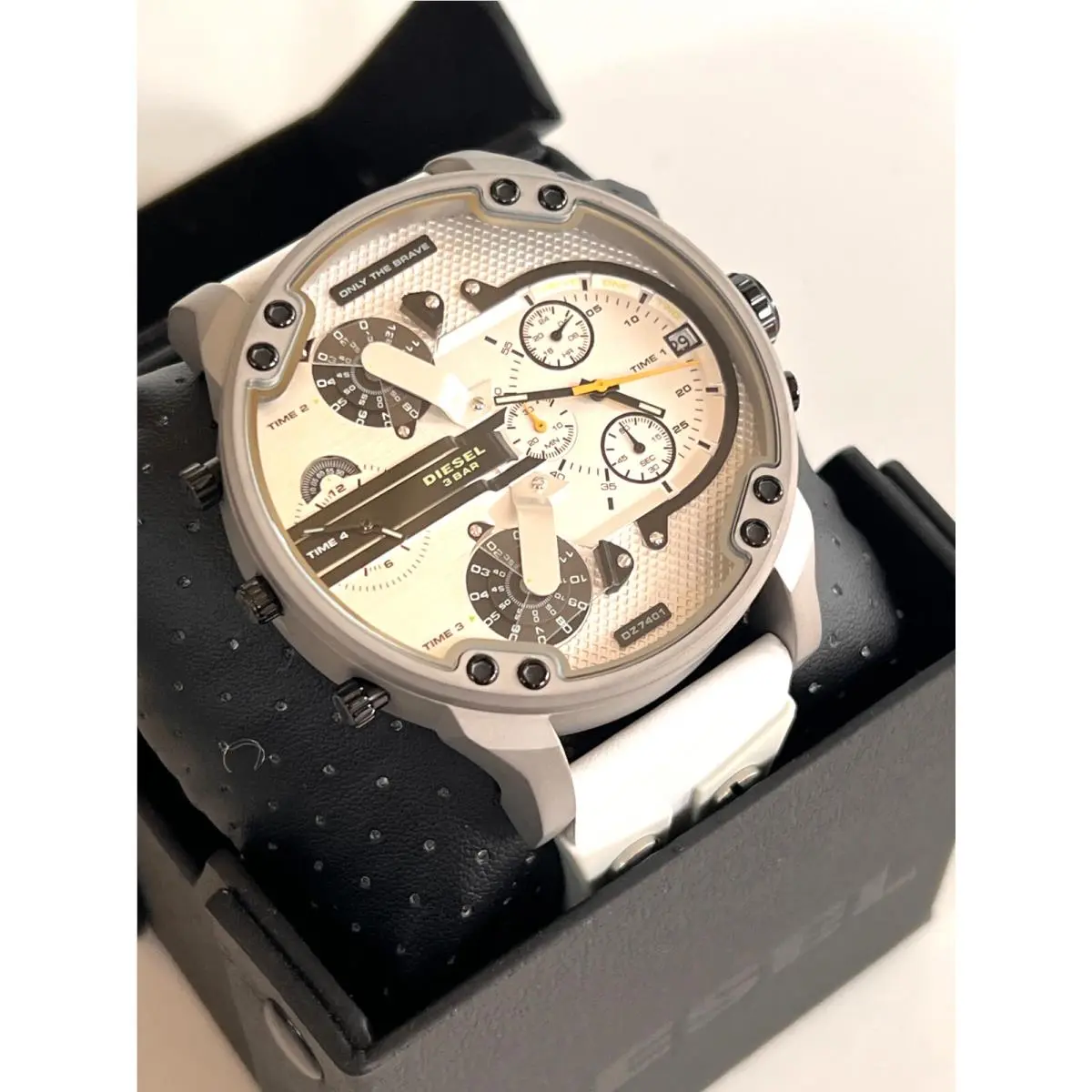Mr Daddy 2.0 DZ7401 White/grey/silver Mens Chronograph Watch G/box by Diesel