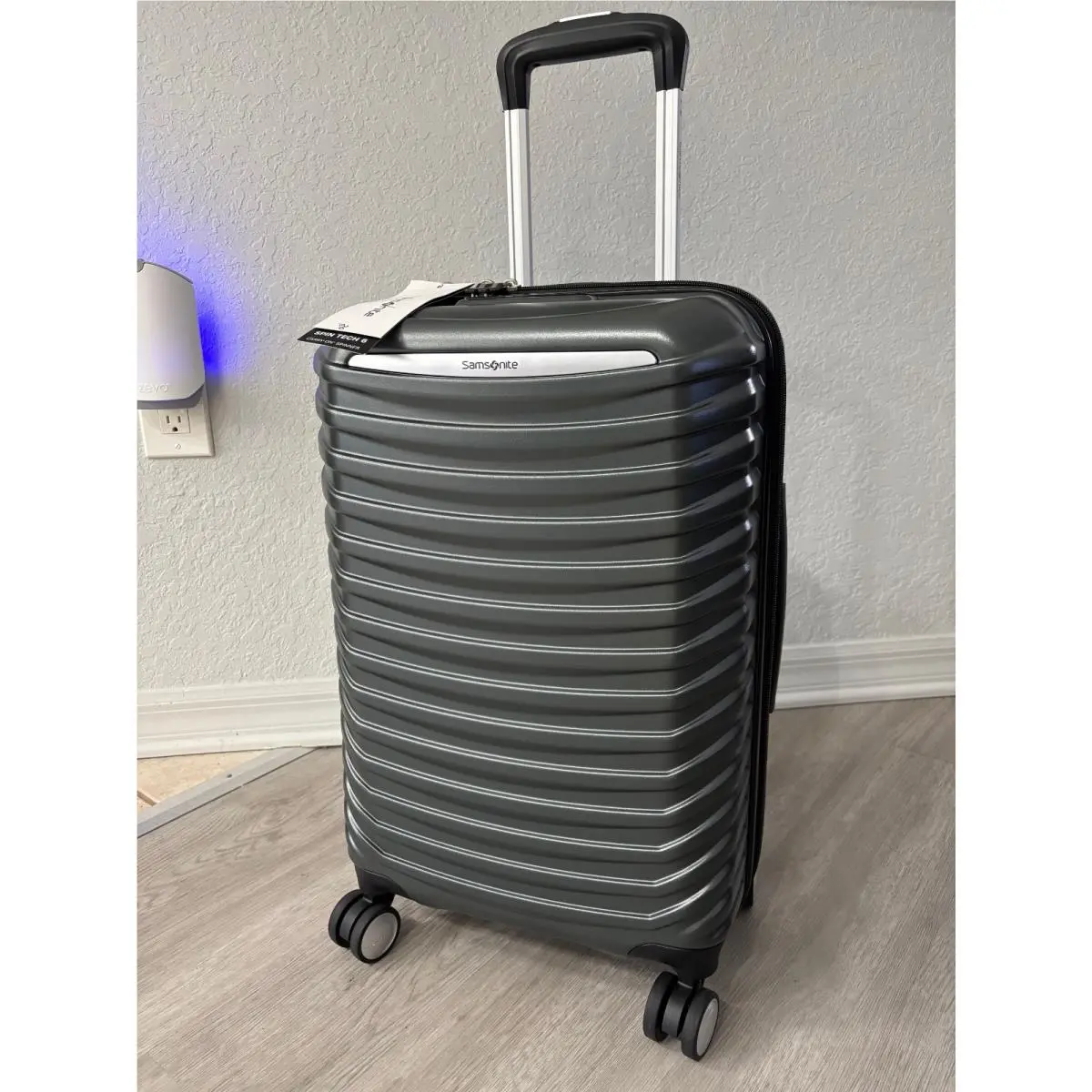 Samsonite Spin Tech 6 Carry-on Spinner Color: Dusty Olive