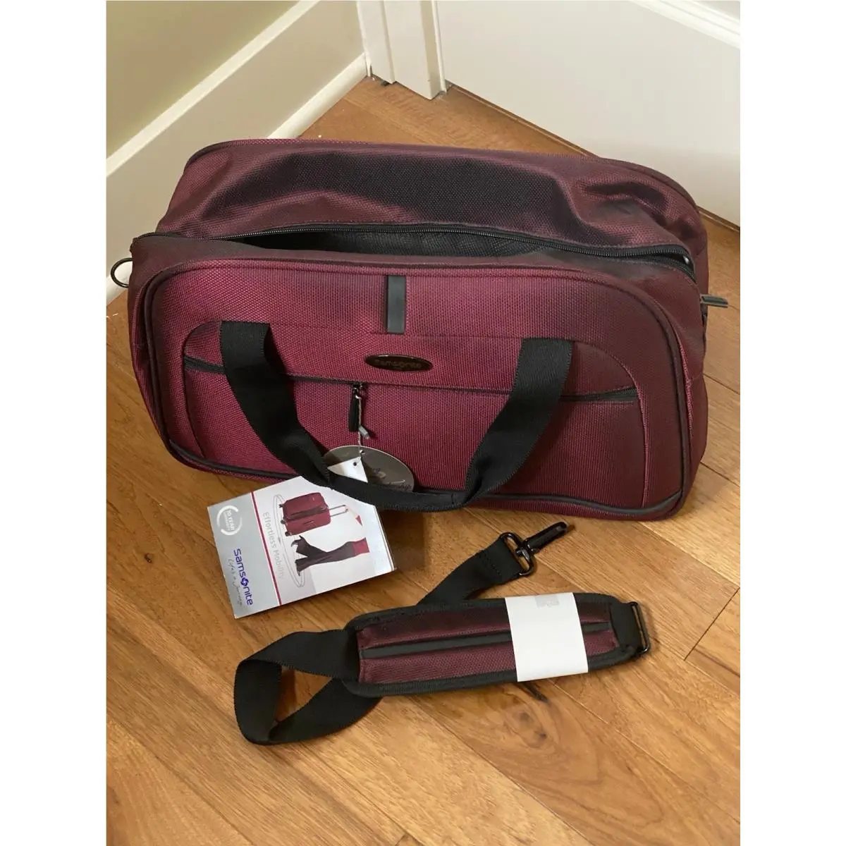 Samsonite Boarding Bag Burgundy Travel Carry On Duffel Smartstrap 18x11x9