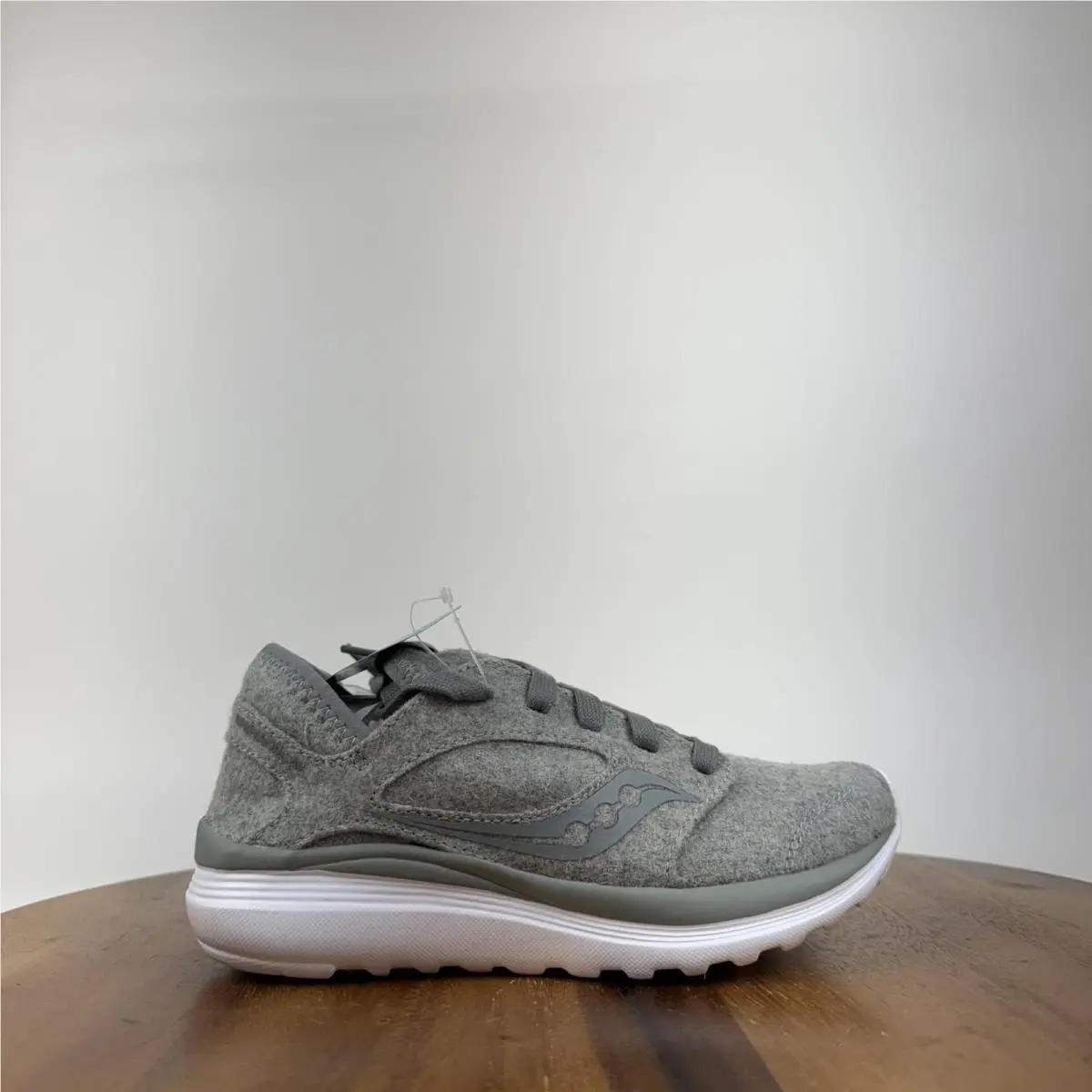 Womens Saucony Kineta Relay Gray Wool Athletic Running Sneakers Size 5 M